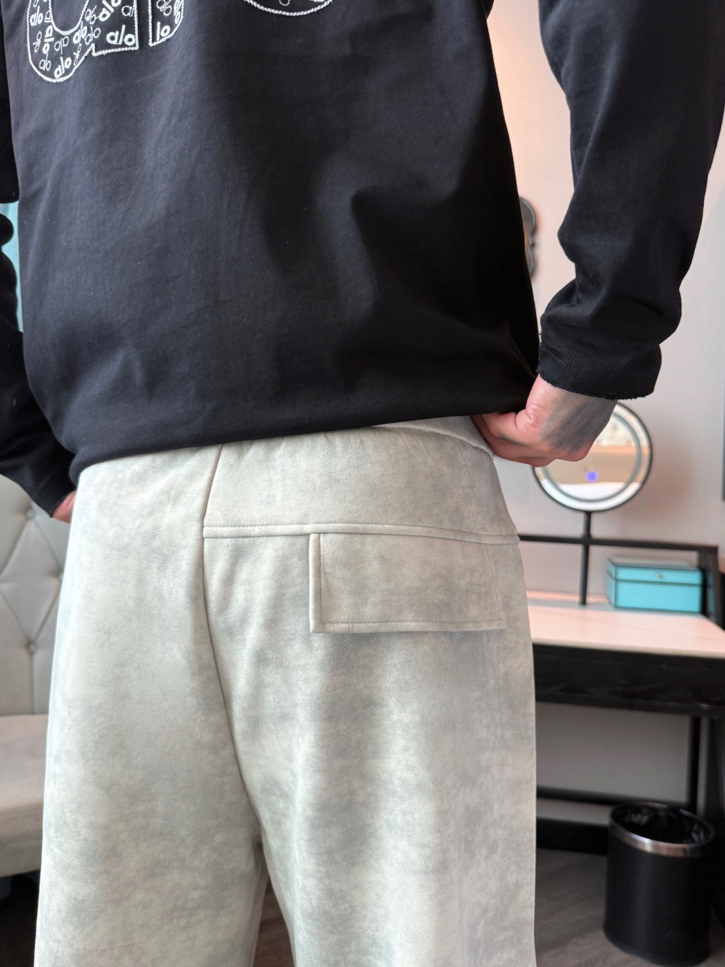 巴黎世家 顶级货品🐮 🆕2025秋冬新款休闲裤！官网同步发售。品牌经典LOGO休闲裤 ，定制面料，舒适度