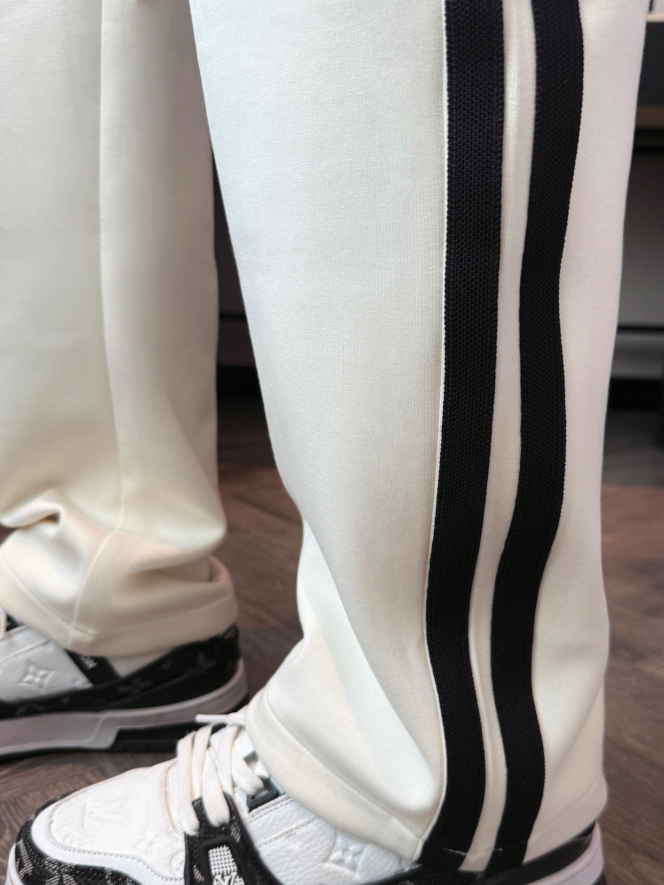 纪梵希 顶级货品🐮 🆕2025秋冬新款休闲裤！官网同步发售。品牌经典LOGO休闲裤 ，定制面料，舒适度极