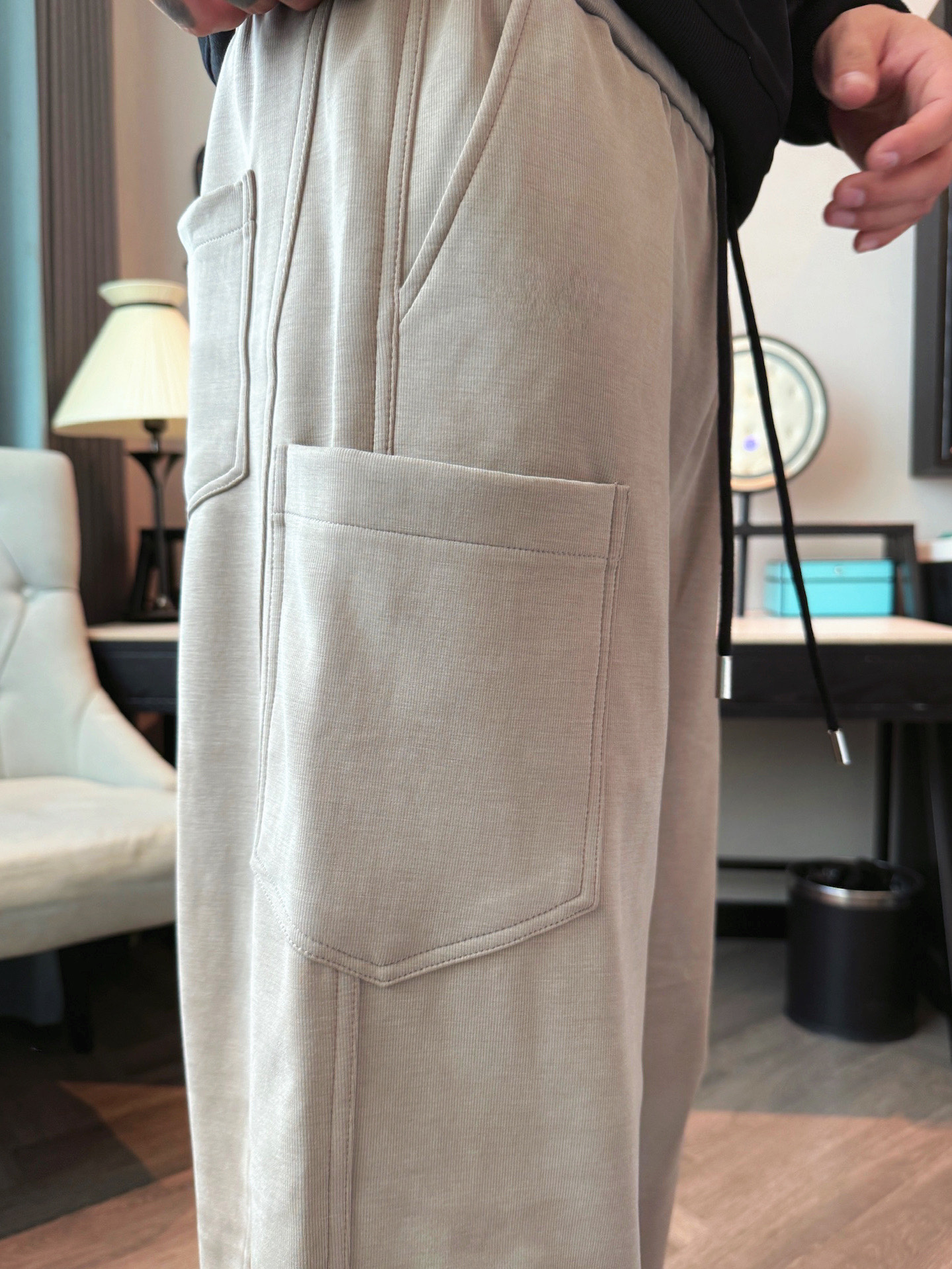 LV 顶级货品🐮 🆕2025秋冬新款休闲裤！官网同步发售。品牌经典LOGO休闲裤 ，定制面料，舒适度极好