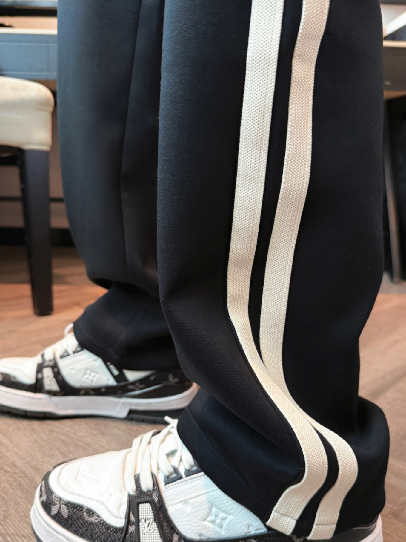 纪梵希 顶级货品🐮 🆕2025秋冬新款休闲裤！官网同步发售。品牌经典LOGO休闲裤 ，定制面料，舒适度极