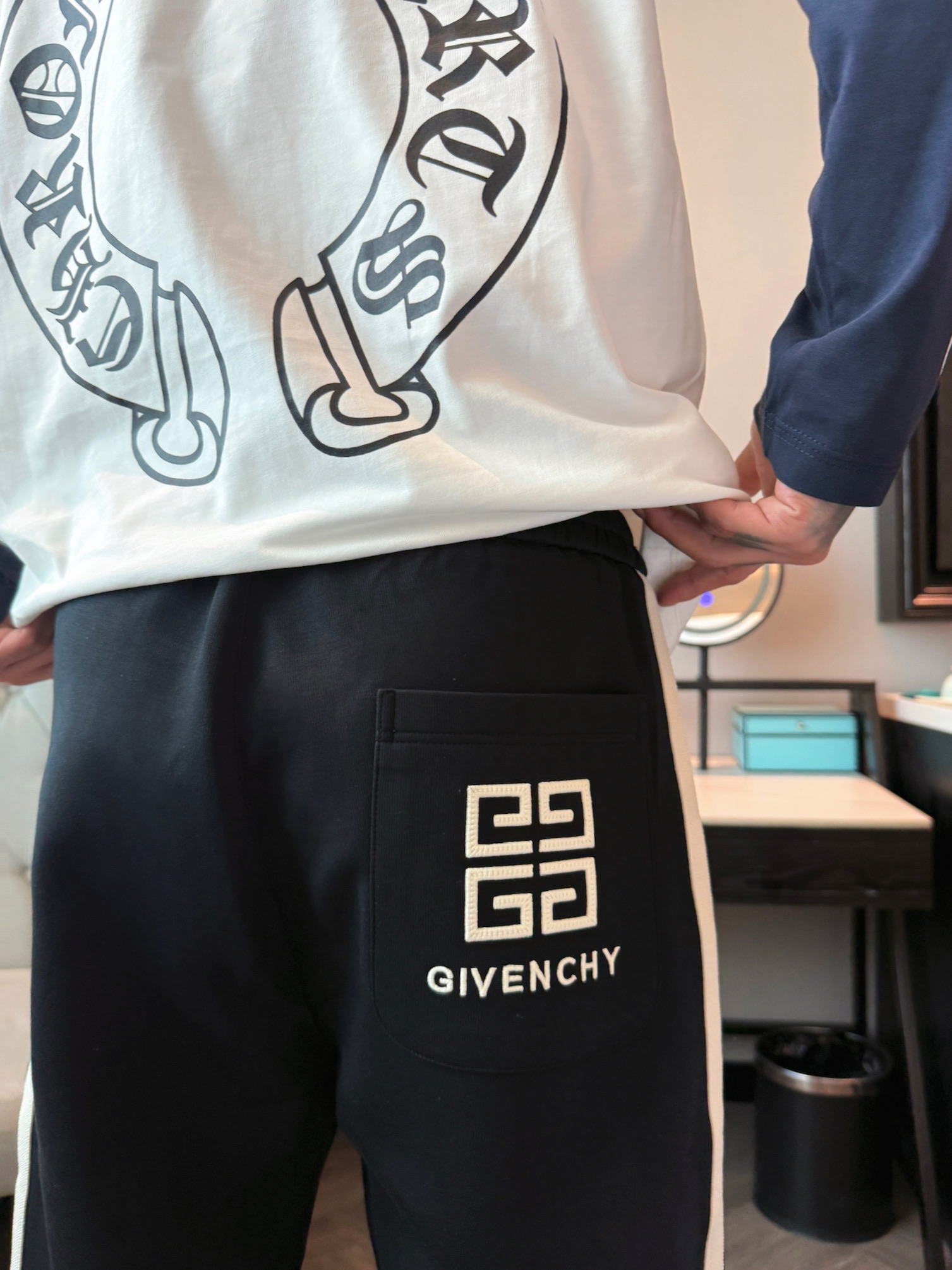 纪梵希 顶级货品🐮 🆕2025秋冬新款休闲裤！官网同步发售。品牌经典LOGO休闲裤 ，定制面料，舒适度极