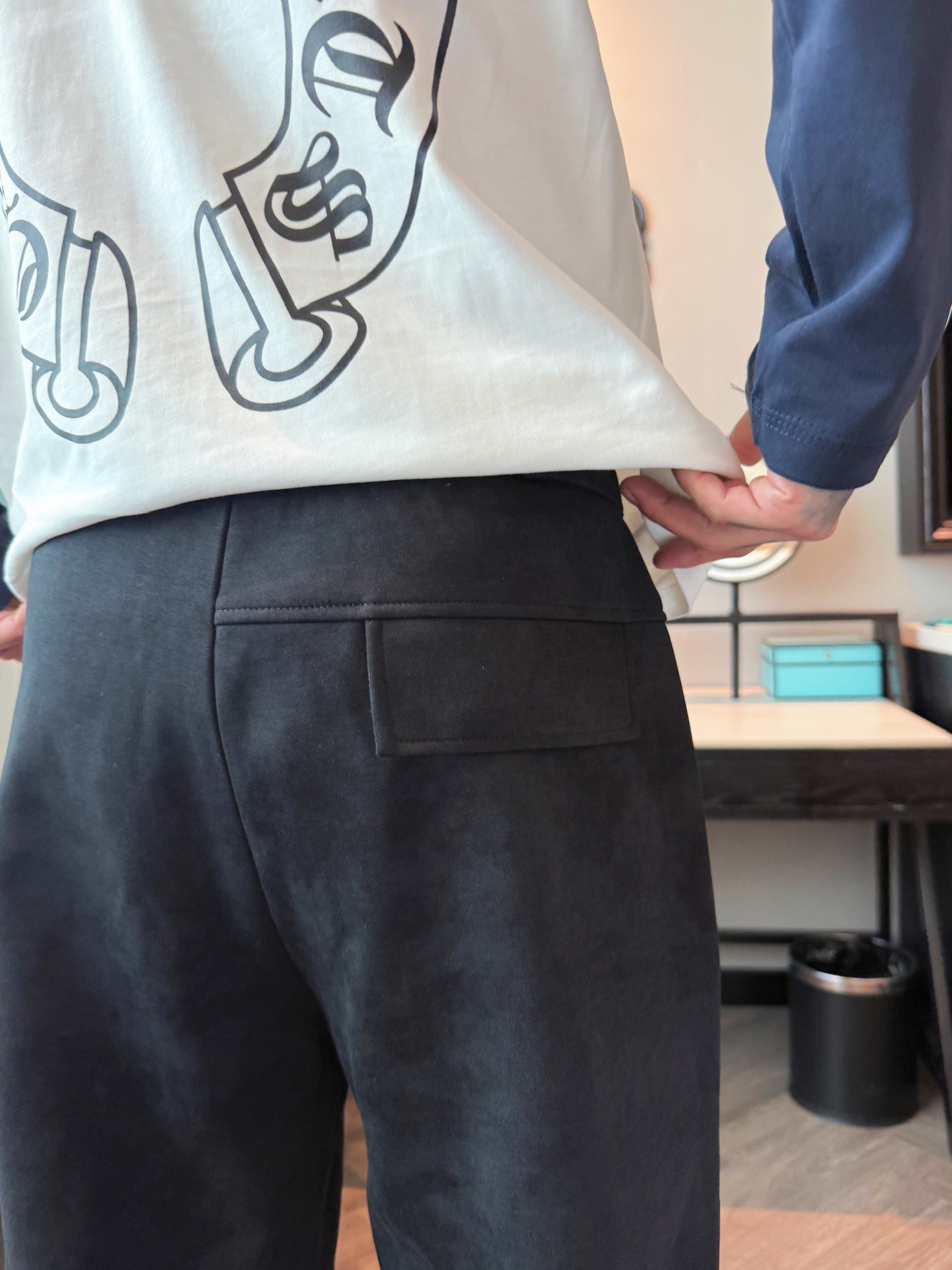 巴黎世家 顶级货品🐮 🆕2025秋冬新款休闲裤！官网同步发售。品牌经典LOGO休闲裤 ，定制面料，舒适度