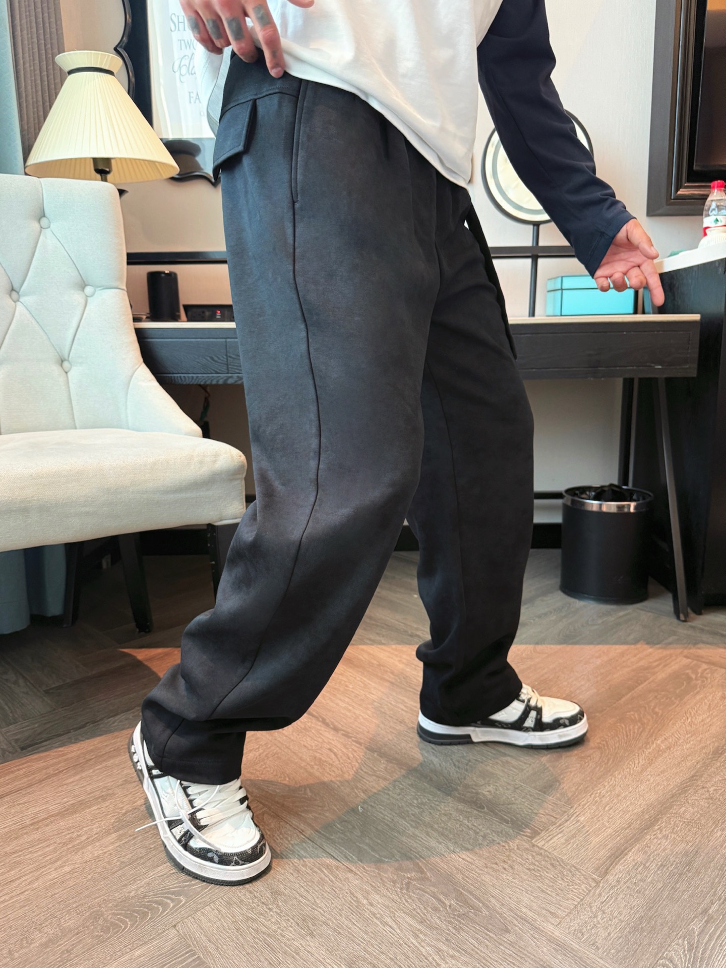 巴黎世家 顶级货品🐮 🆕2025秋冬新款休闲裤！官网同步发售。品牌经典LOGO休闲裤 ，定制面料，舒适度