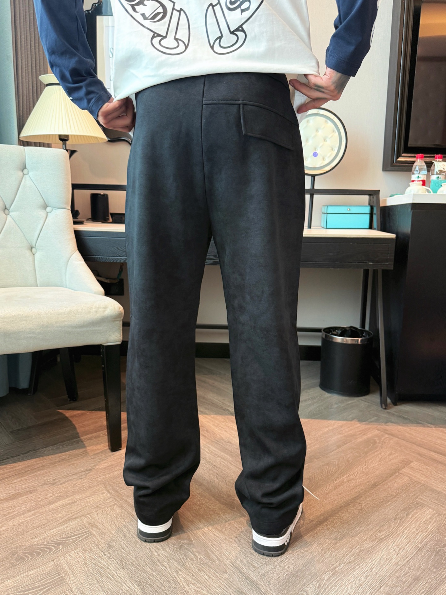 巴黎世家 顶级货品🐮 🆕2025秋冬新款休闲裤！官网同步发售。品牌经典LOGO休闲裤 ，定制面料，舒适度