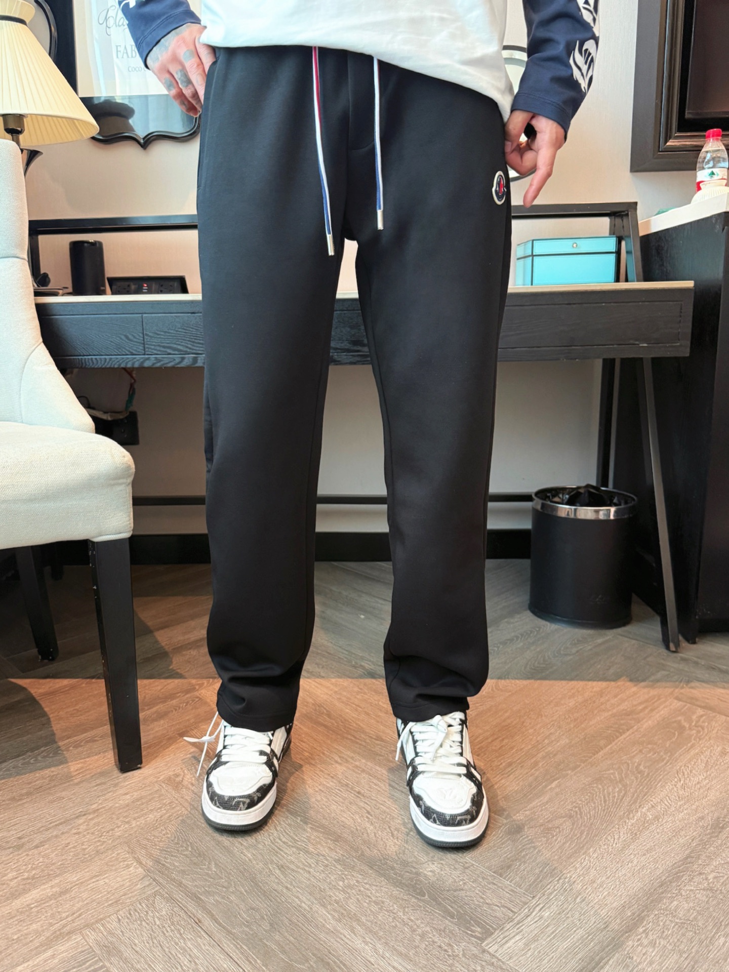 蒙口 顶级货品🐮 🆕2025秋冬新款休闲裤！官网同步发售。品牌经典LOGO休闲裤 ，定制面料，舒适度极好