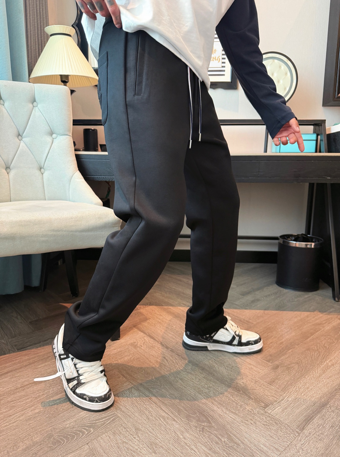 蒙口 顶级货品🐮 🆕2025秋冬新款休闲裤！官网同步发售。品牌经典LOGO休闲裤 ，定制面料，舒适度极好