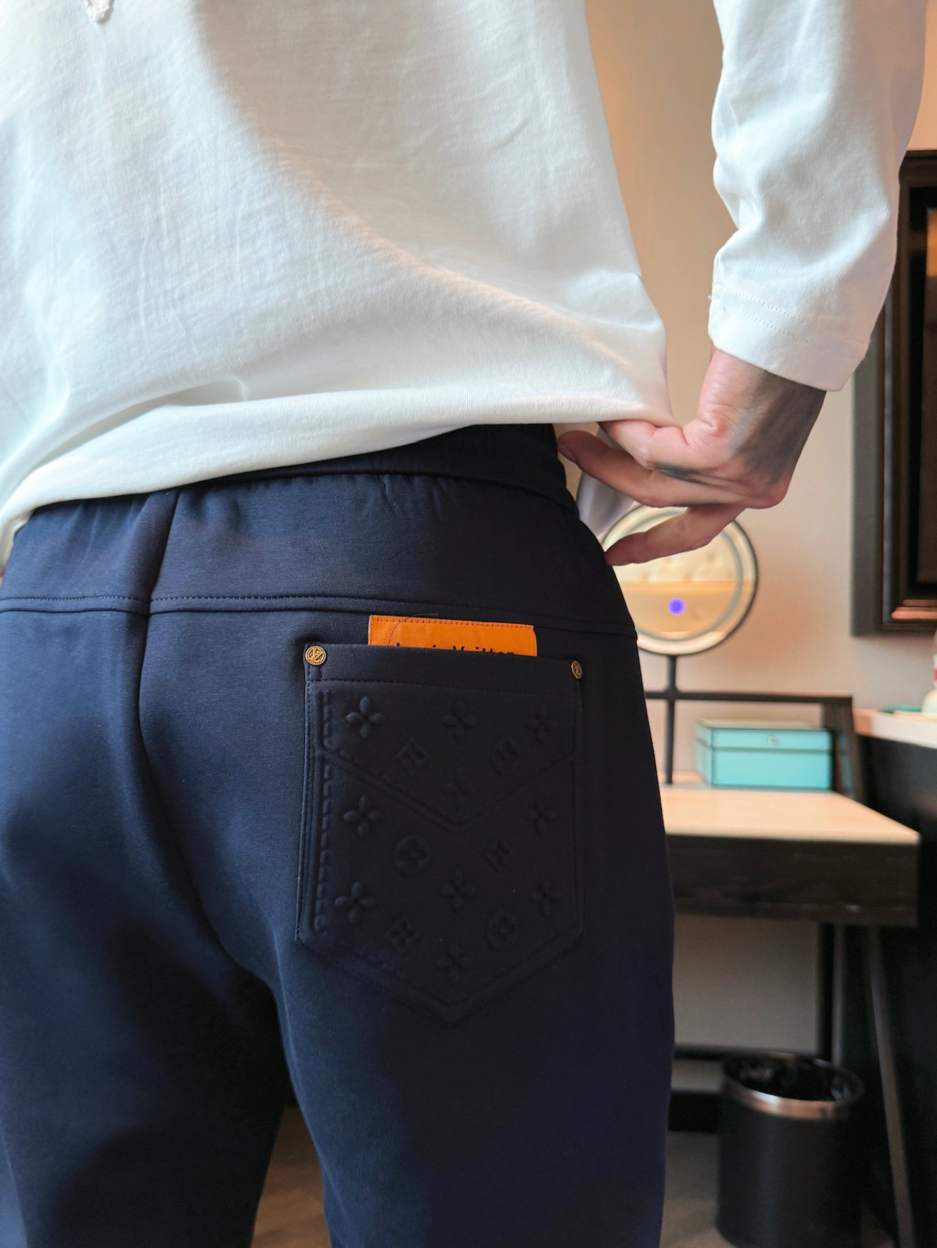 LV 顶级货品🐮 🆕2025秋冬新款休闲裤！官网同步发售。品牌经典LOGO休闲裤 ，定制面料，舒适度极好