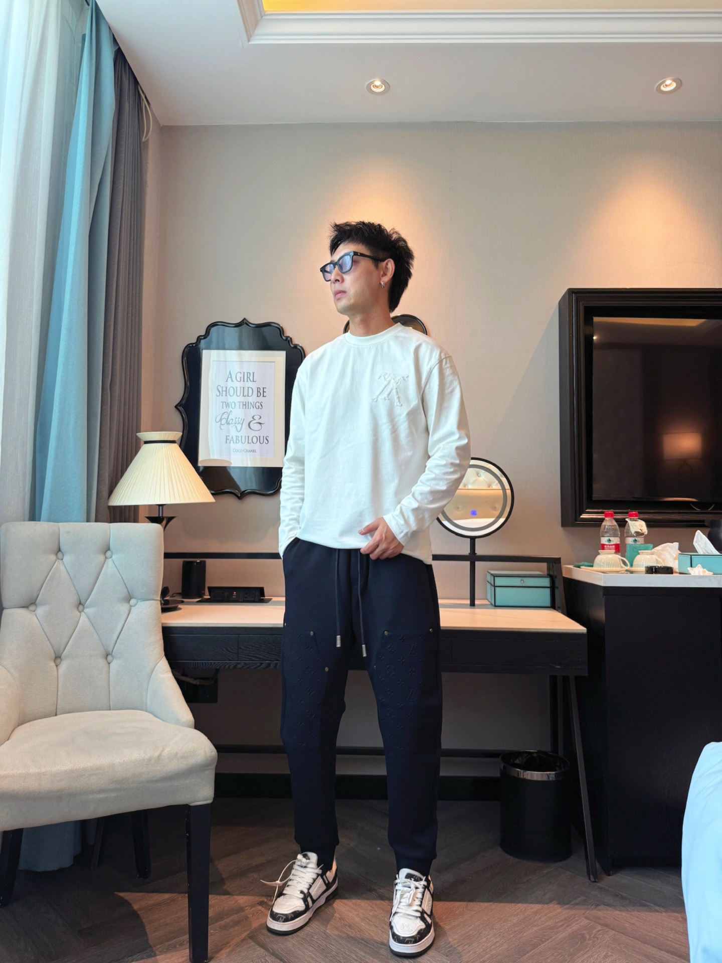 LV 顶级货品🐮 🆕2025秋冬新款休闲裤！官网同步发售。品牌经典LOGO休闲裤 ，定制面料，舒适度极好