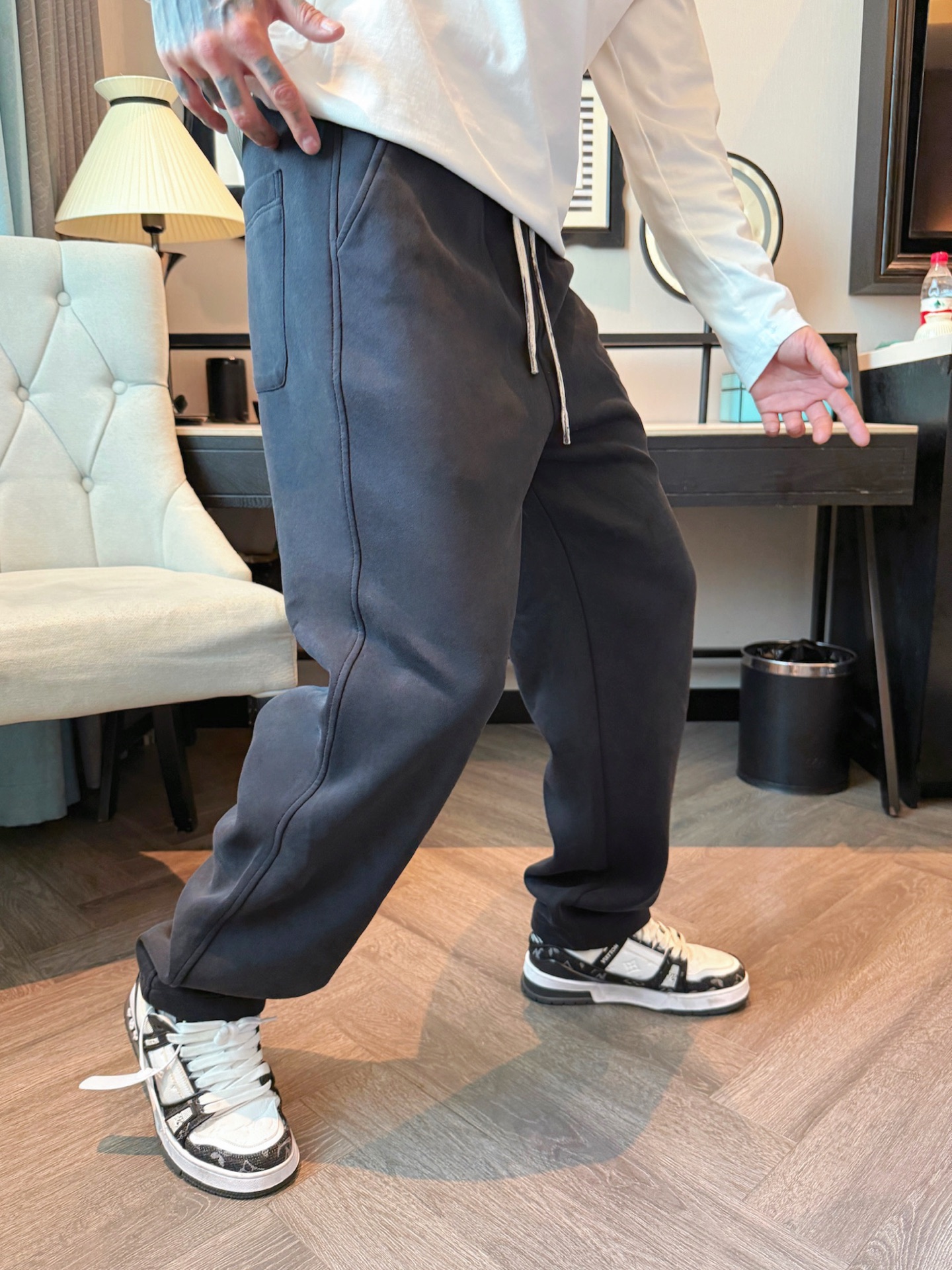 大王 顶级货品🐮 🆕2025秋冬新款休闲裤！官网同步发售。品牌经典LOGO休闲裤 ，定制面料，舒适度极好