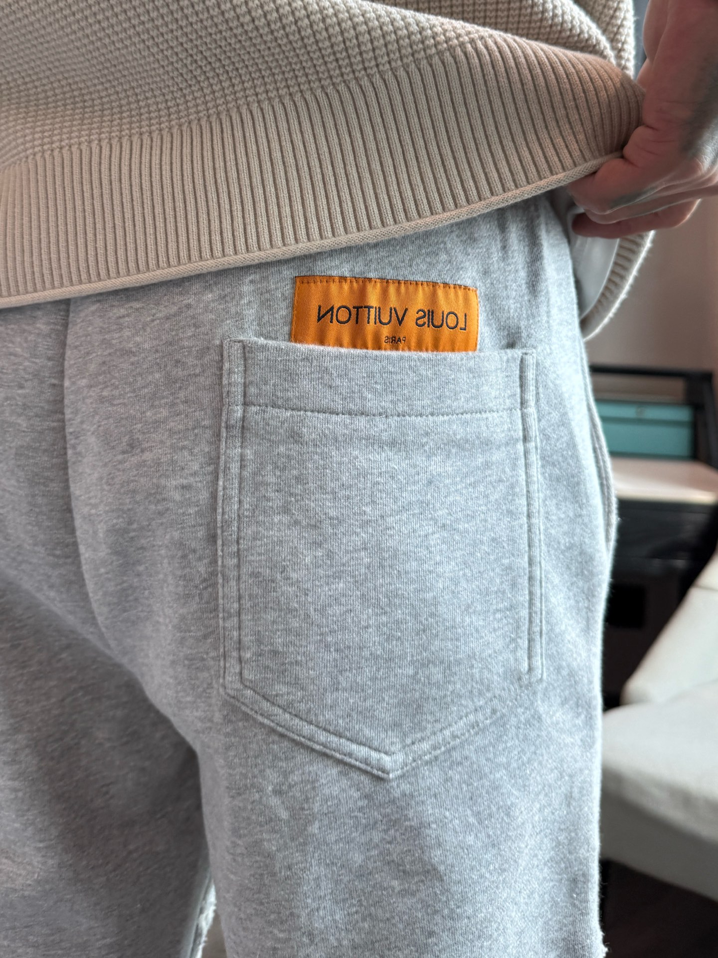 LV 顶级货品🐮 🆕2025秋冬新款休闲裤！官网同步发售。品牌经典LOGO休闲裤 ，定制面料，舒适度极好