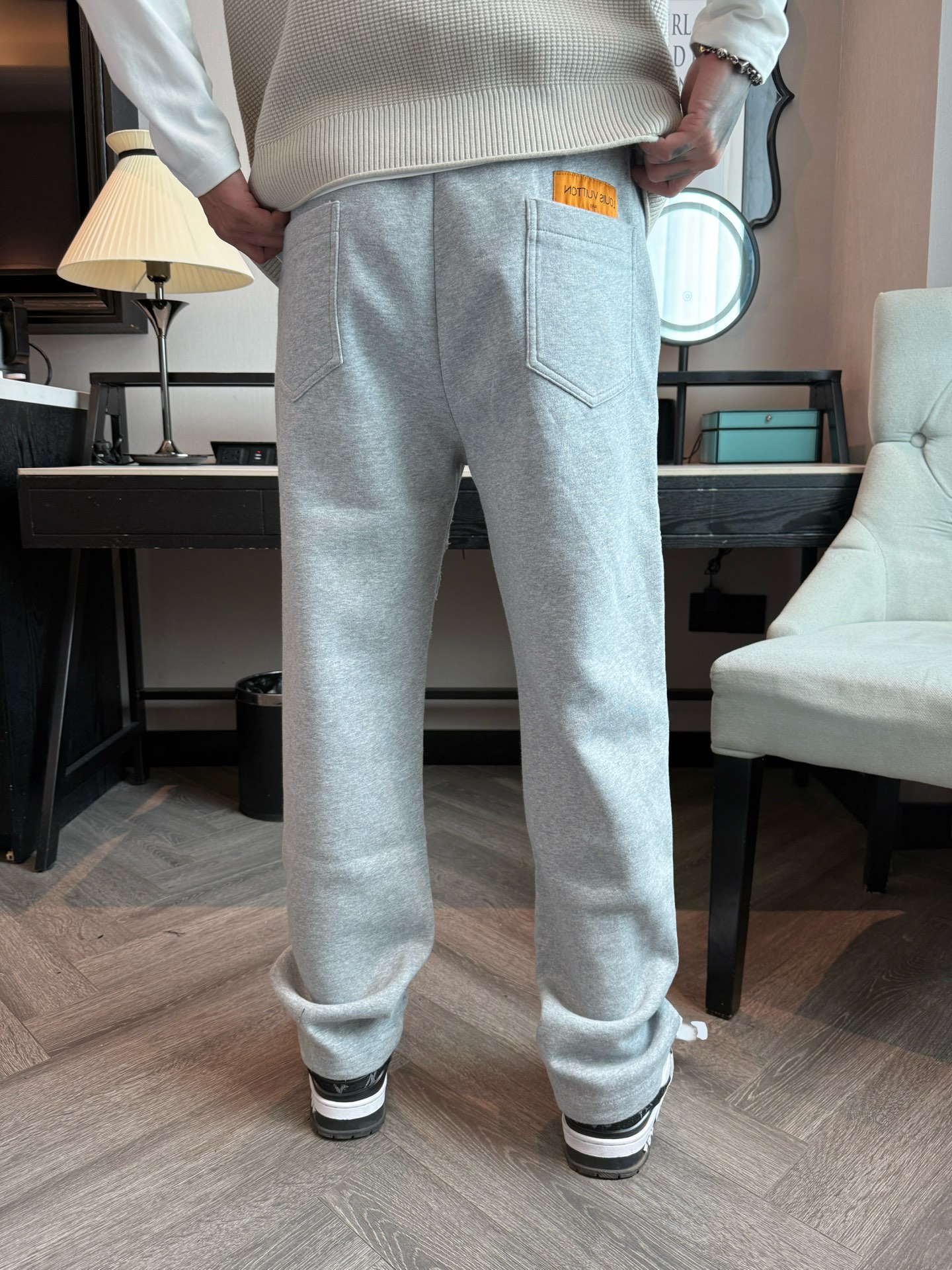 LV 顶级货品🐮 🆕2025秋冬新款休闲裤！官网同步发售。品牌经典LOGO休闲裤 ，定制面料，舒适度极好