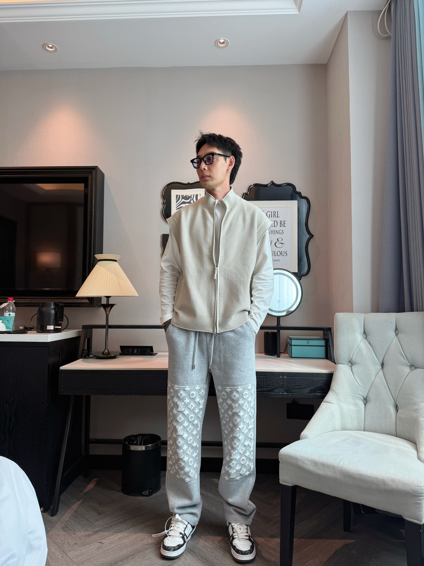 LV 顶级货品🐮 🆕2025秋冬新款休闲裤！官网同步发售。品牌经典LOGO休闲裤 ，定制面料，舒适度极好