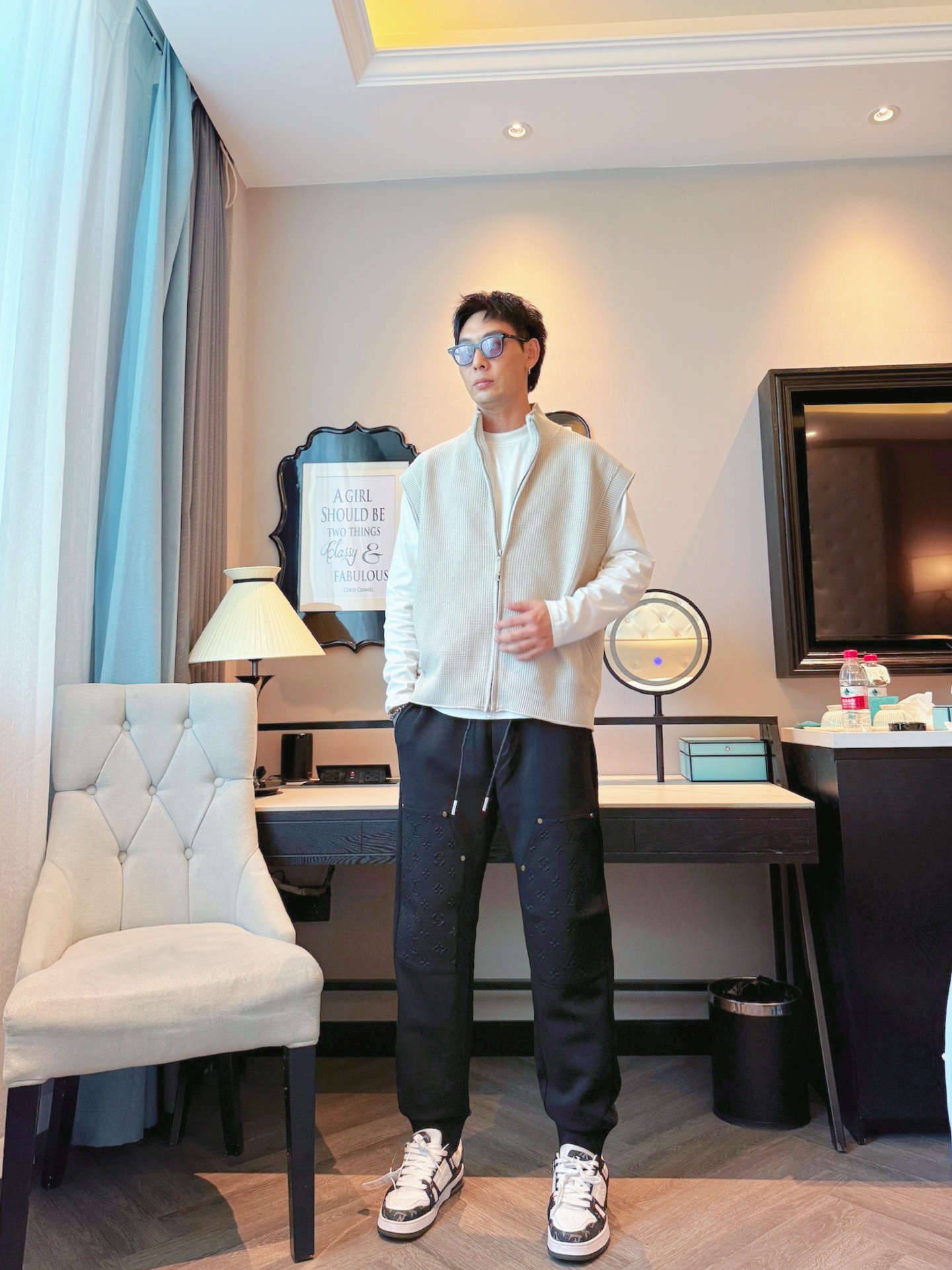 LV 顶级货品🐮 🆕2025秋冬新款休闲裤！官网同步发售。品牌经典LOGO休闲裤 ，定制面料，舒适度极好