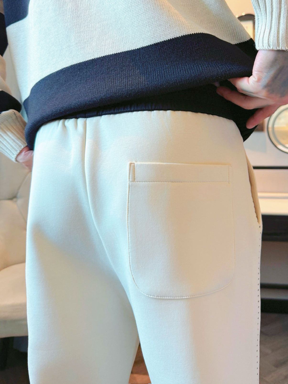 alo 顶级货品🐮 🆕2025秋冬新款休闲裤！官网同步发售。品牌经典LOGO休闲裤 ，定制面料，舒适度极