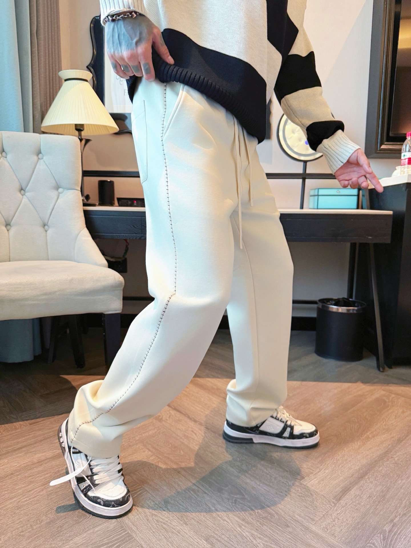 alo 顶级货品🐮 🆕2025秋冬新款休闲裤！官网同步发售。品牌经典LOGO休闲裤 ，定制面料，舒适度极