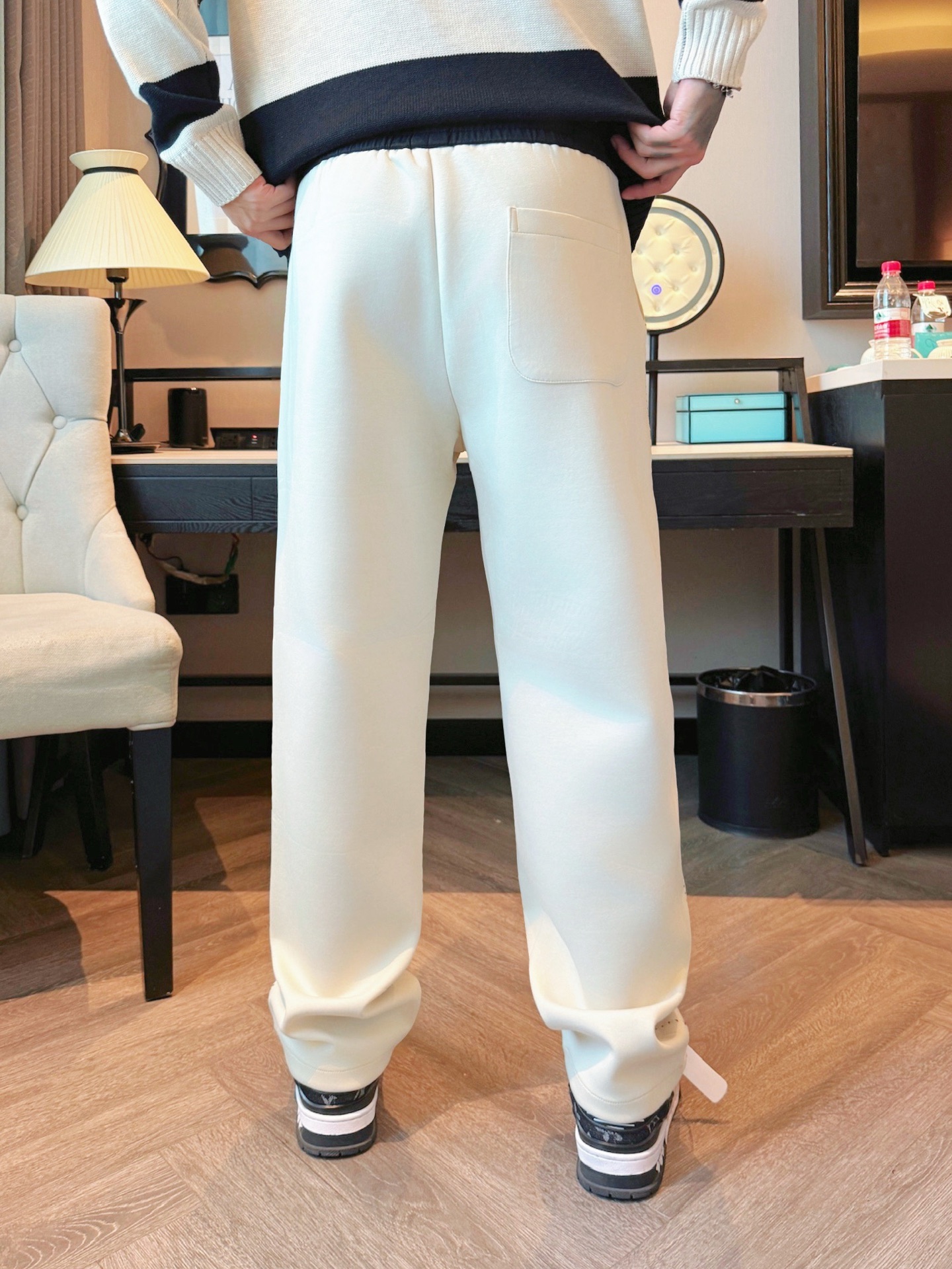 alo 顶级货品🐮 🆕2025秋冬新款休闲裤！官网同步发售。品牌经典LOGO休闲裤 ，定制面料，舒适度极