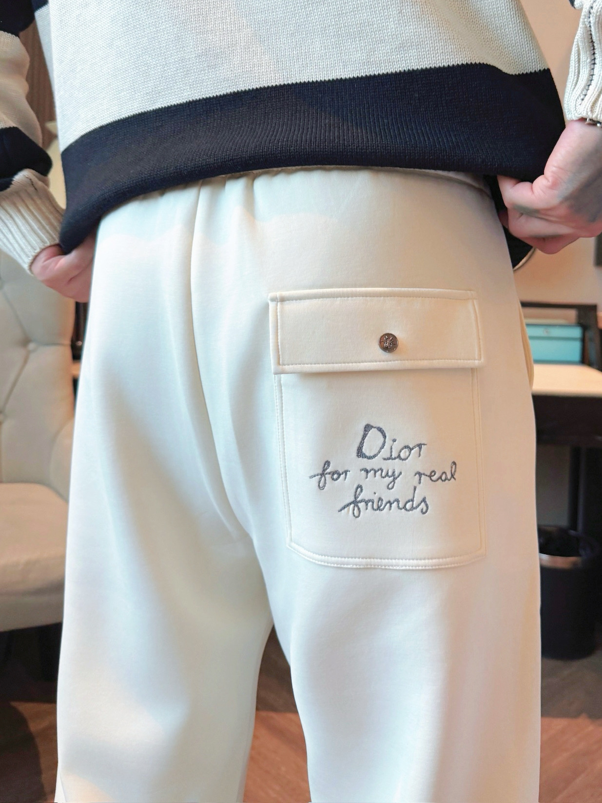 迪奥 顶级货品🐮 🆕2025秋冬新款休闲裤！官网同步发售。品牌经典LOGO休闲裤 ，定制面料，舒适度极好