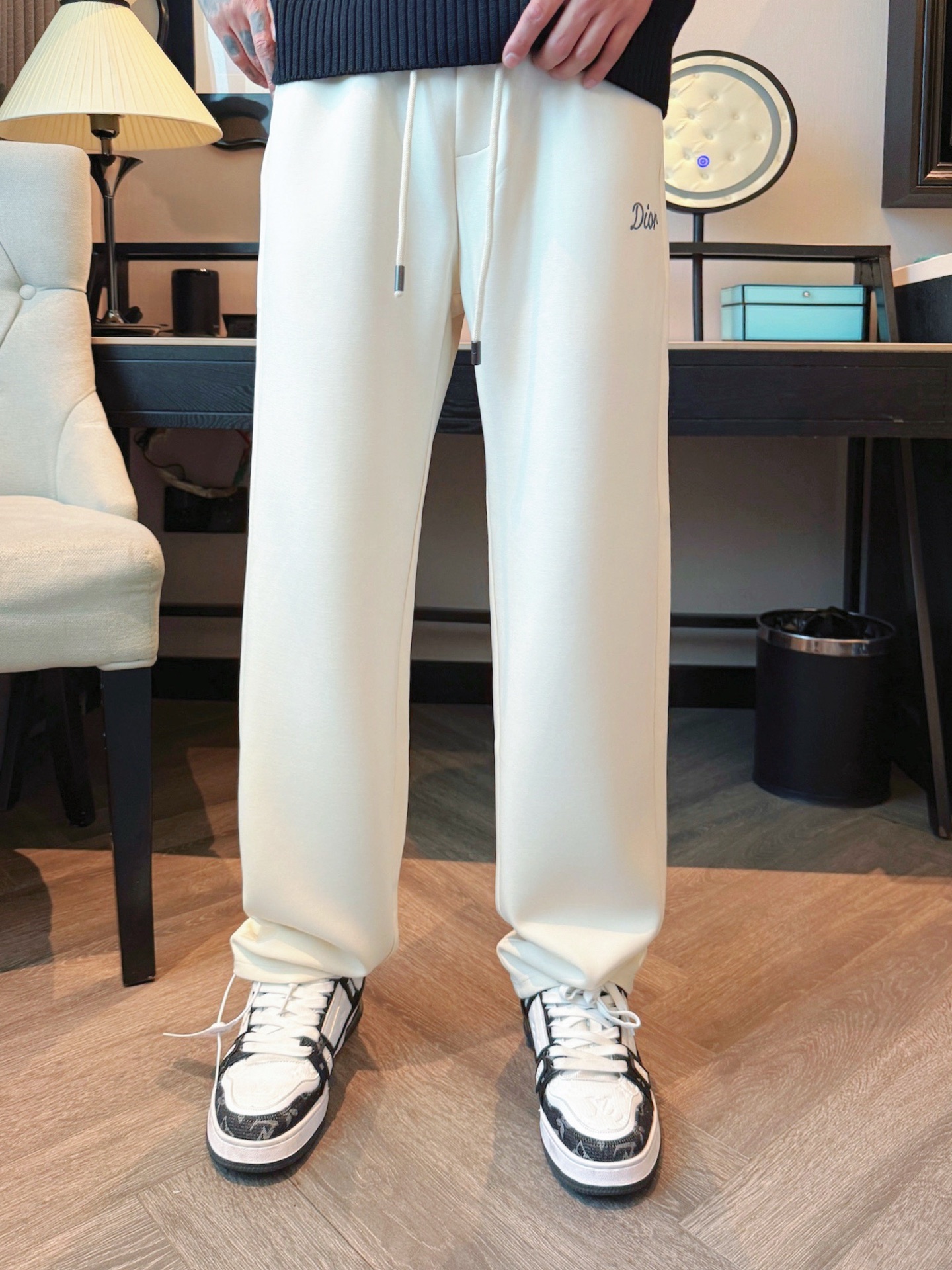 迪奥 顶级货品🐮 🆕2025秋冬新款休闲裤！官网同步发售。品牌经典LOGO休闲裤 ，定制面料，舒适度极好