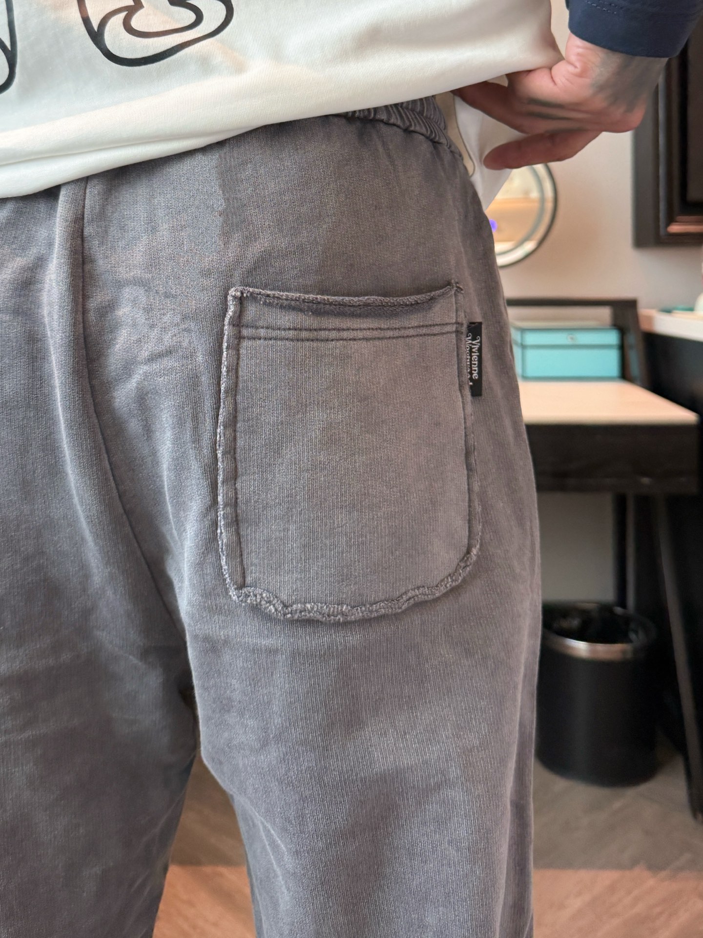 西太后 顶级货品🐮 🆕2025秋冬新款休闲裤！官网同步发售。品牌经典LOGO休闲裤 ，定制面料，舒适度极