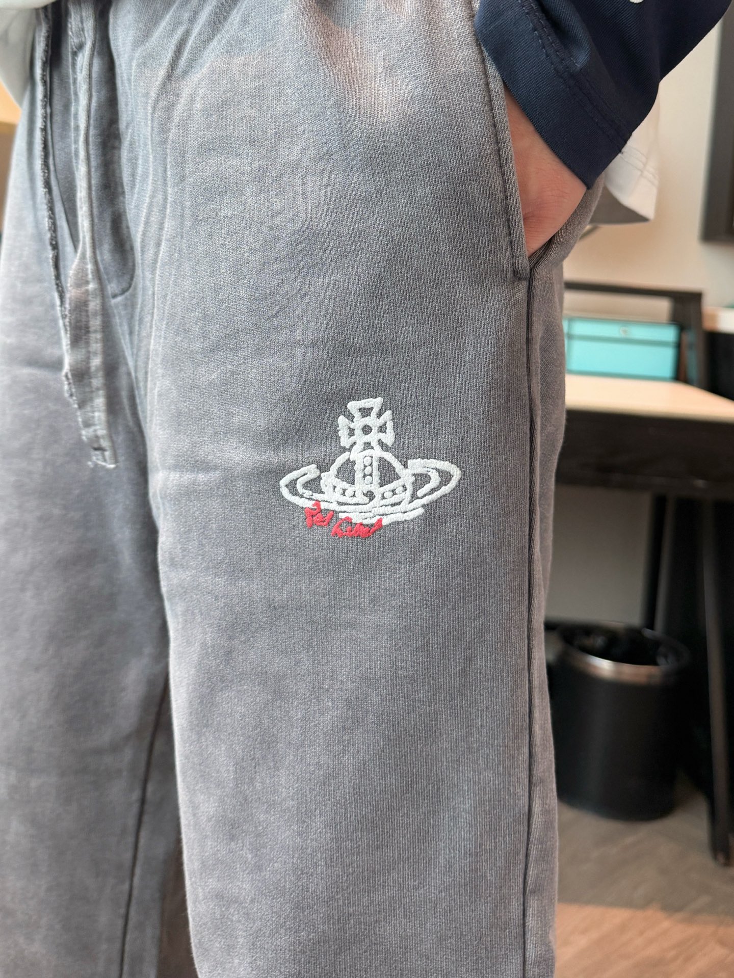 西太后 顶级货品🐮 🆕2025秋冬新款休闲裤！官网同步发售。品牌经典LOGO休闲裤 ，定制面料，舒适度极