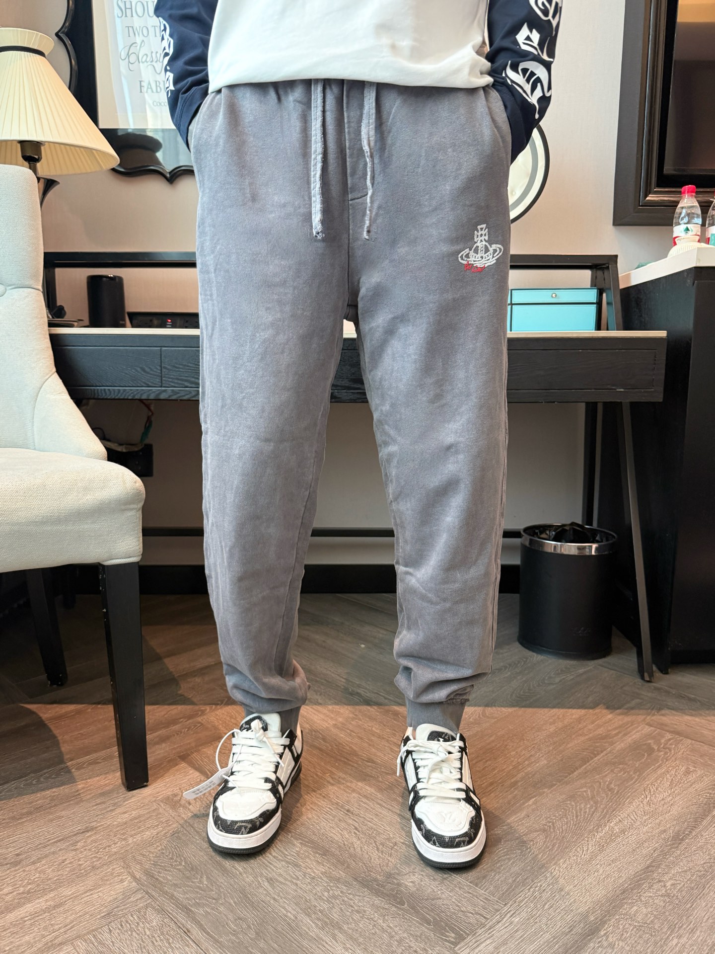 西太后 顶级货品🐮 🆕2025秋冬新款休闲裤！官网同步发售。品牌经典LOGO休闲裤 ，定制面料，舒适度极