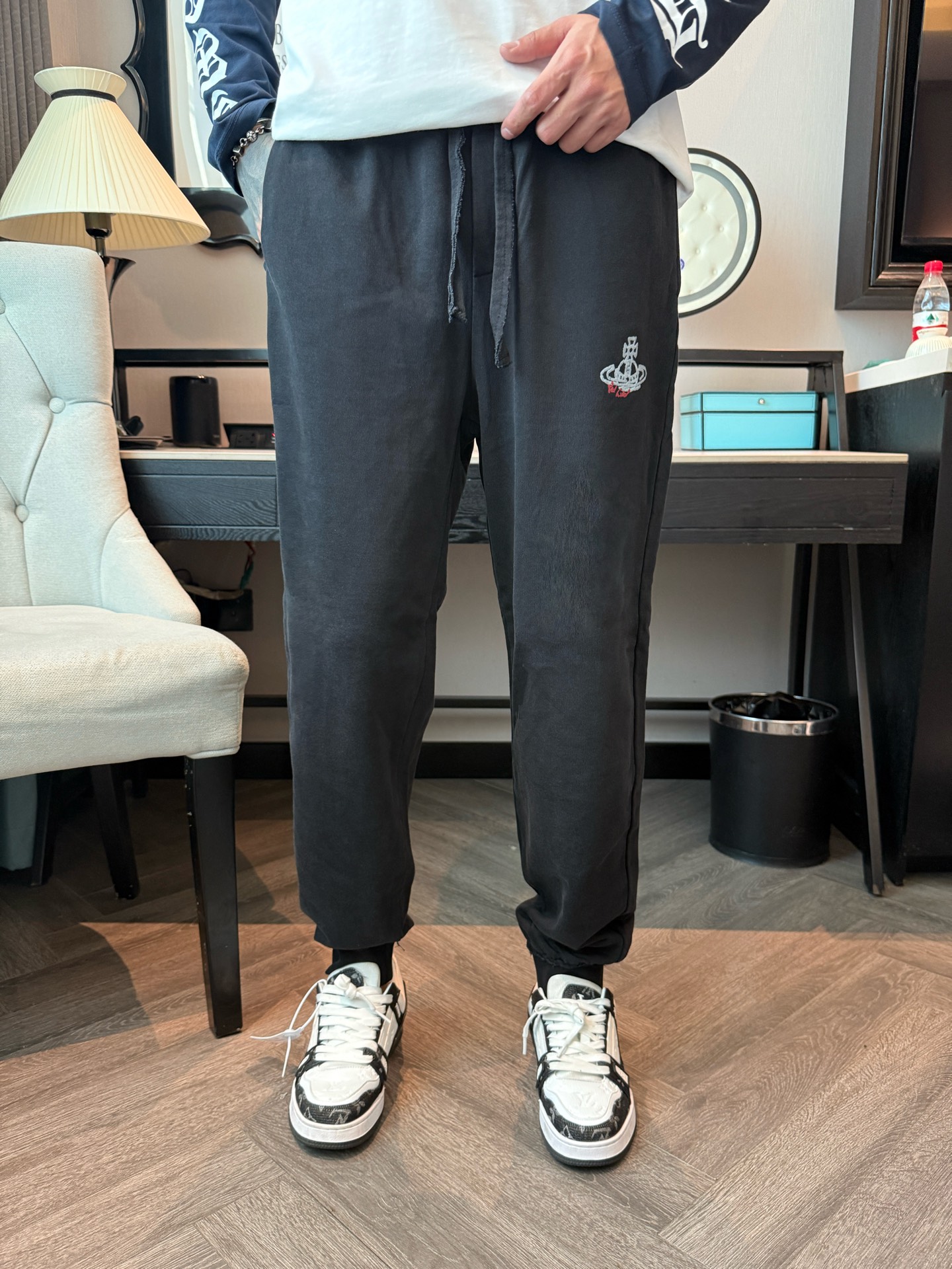 西太后 顶级货品🐮 🆕2025秋冬新款休闲裤！官网同步发售。品牌经典LOGO休闲裤 ，定制面料，舒适度极