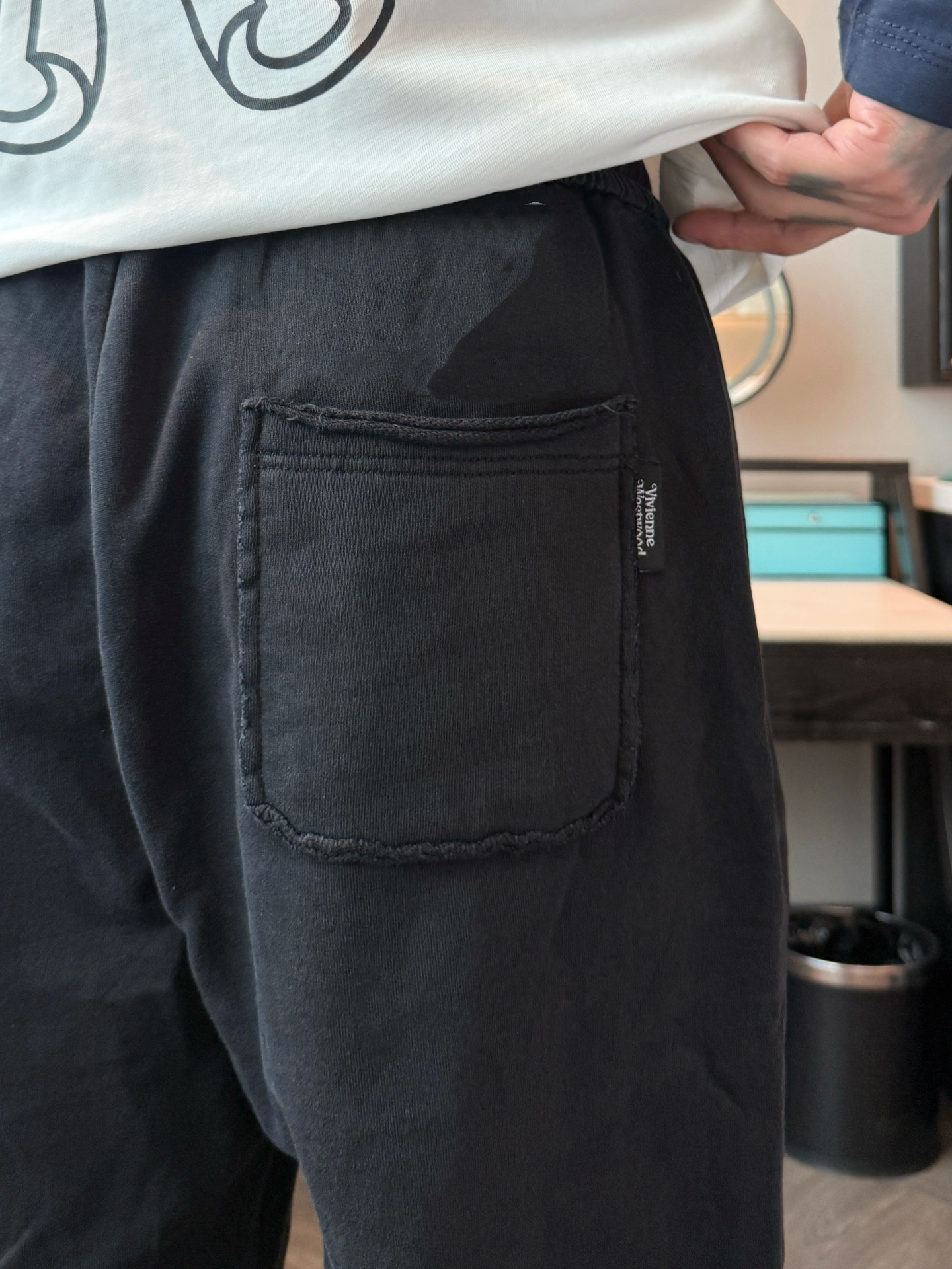 西太后 顶级货品🐮 🆕2025秋冬新款休闲裤！官网同步发售。品牌经典LOGO休闲裤 ，定制面料，舒适度极