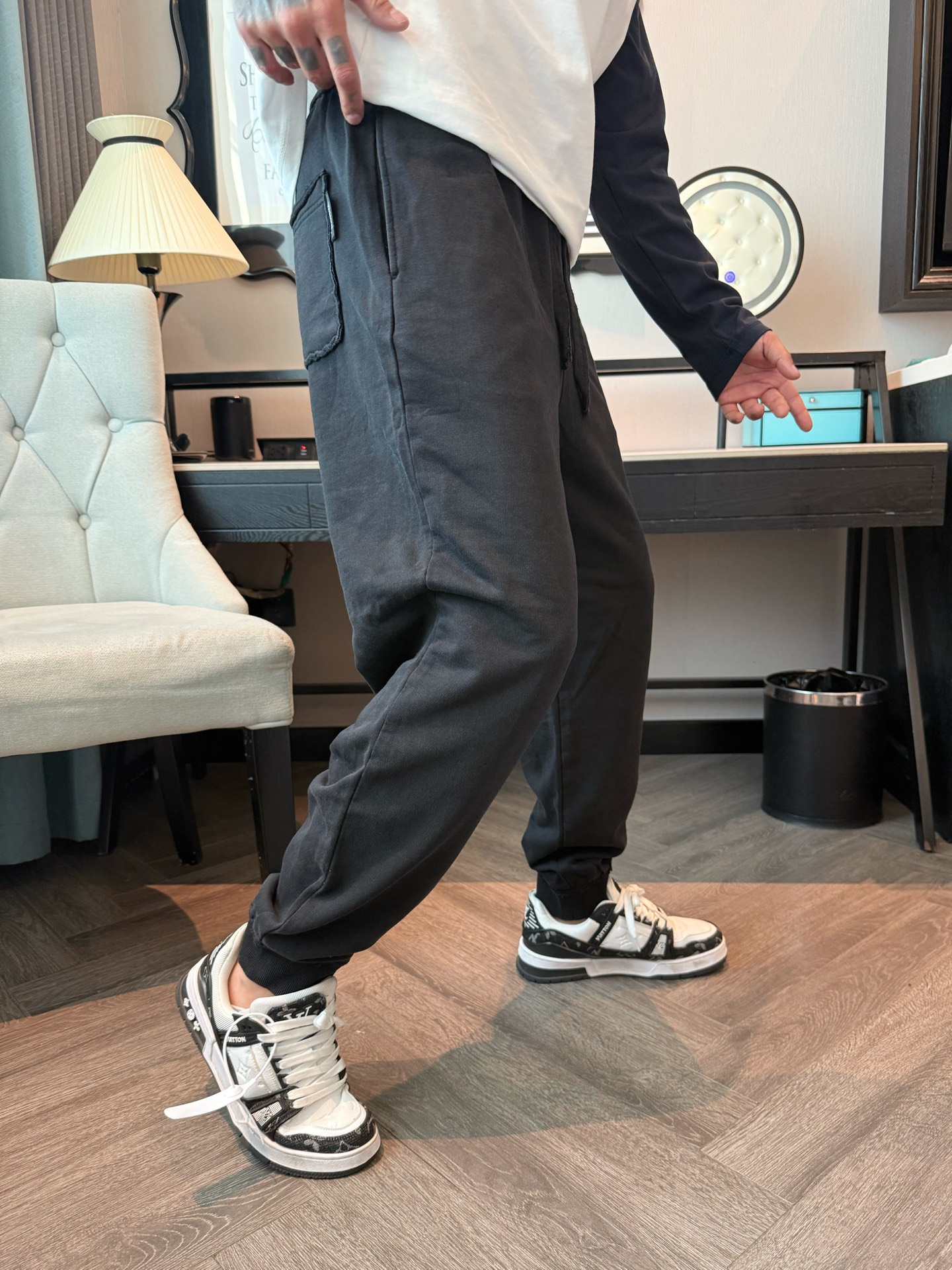 西太后 顶级货品🐮 🆕2025秋冬新款休闲裤！官网同步发售。品牌经典LOGO休闲裤 ，定制面料，舒适度极