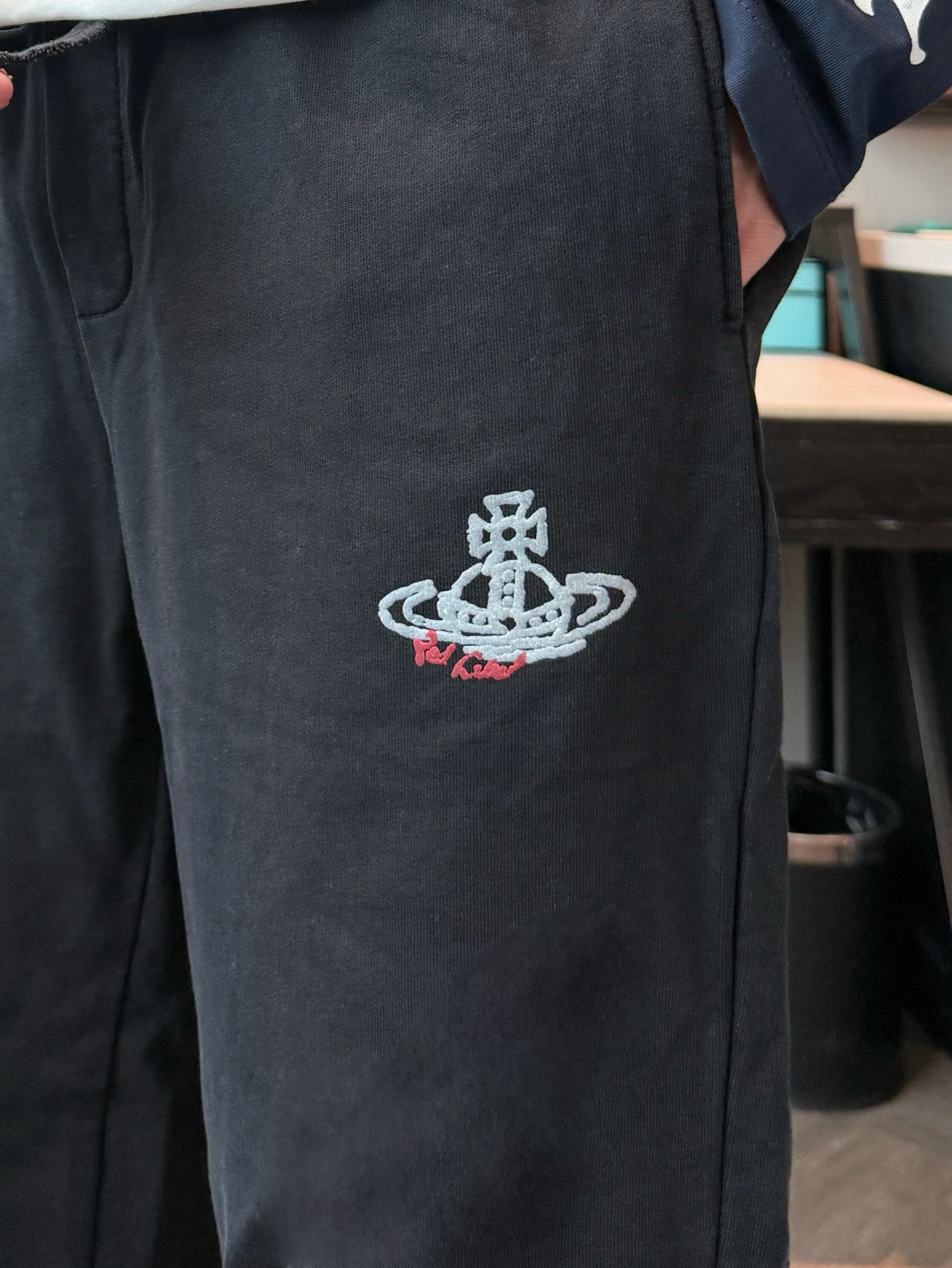 西太后 顶级货品🐮 🆕2025秋冬新款休闲裤！官网同步发售。品牌经典LOGO休闲裤 ，定制面料，舒适度极