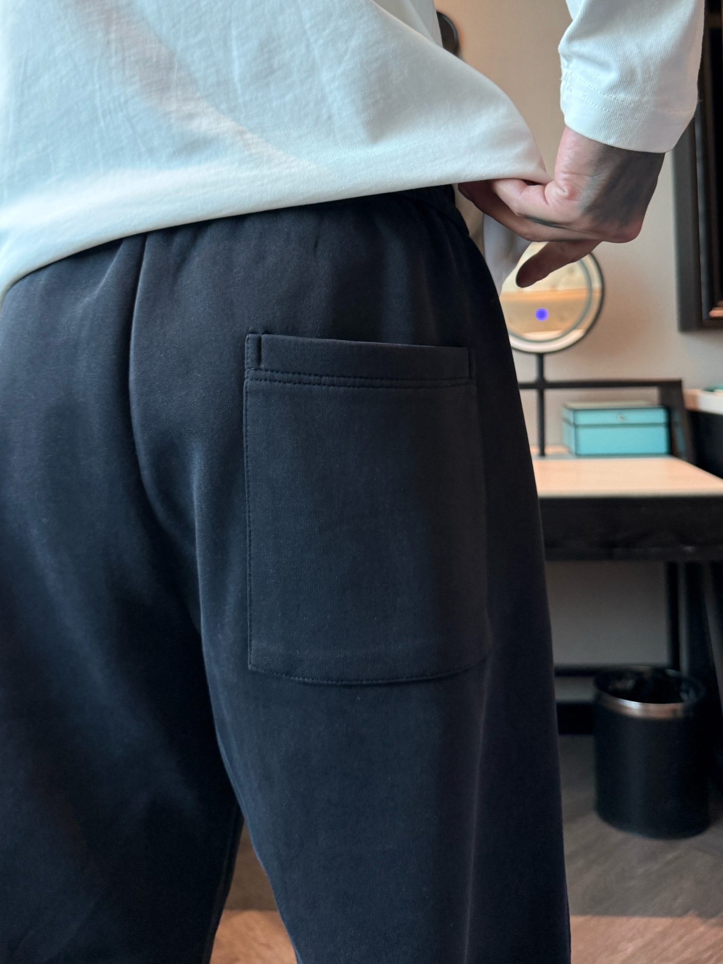 巴黎世家 顶级货品🐮 🆕2025秋冬新款休闲裤！官网同步发售。品牌经典LOGO休闲裤 ，定制面料，舒适度