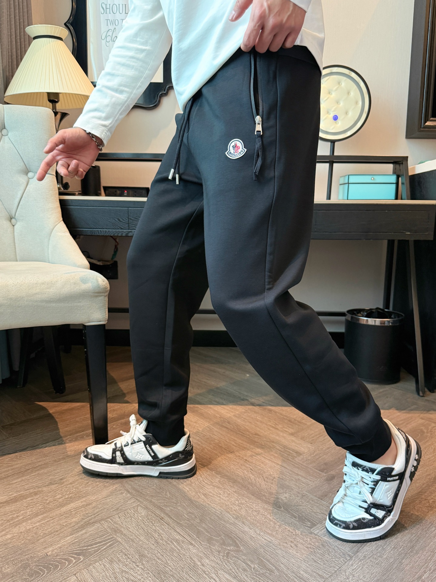 蒙口 顶级货品🐮 🆕2025秋冬新款休闲裤！官网同步发售。品牌经典LOGO休闲裤 ，定制面料，舒适度极好