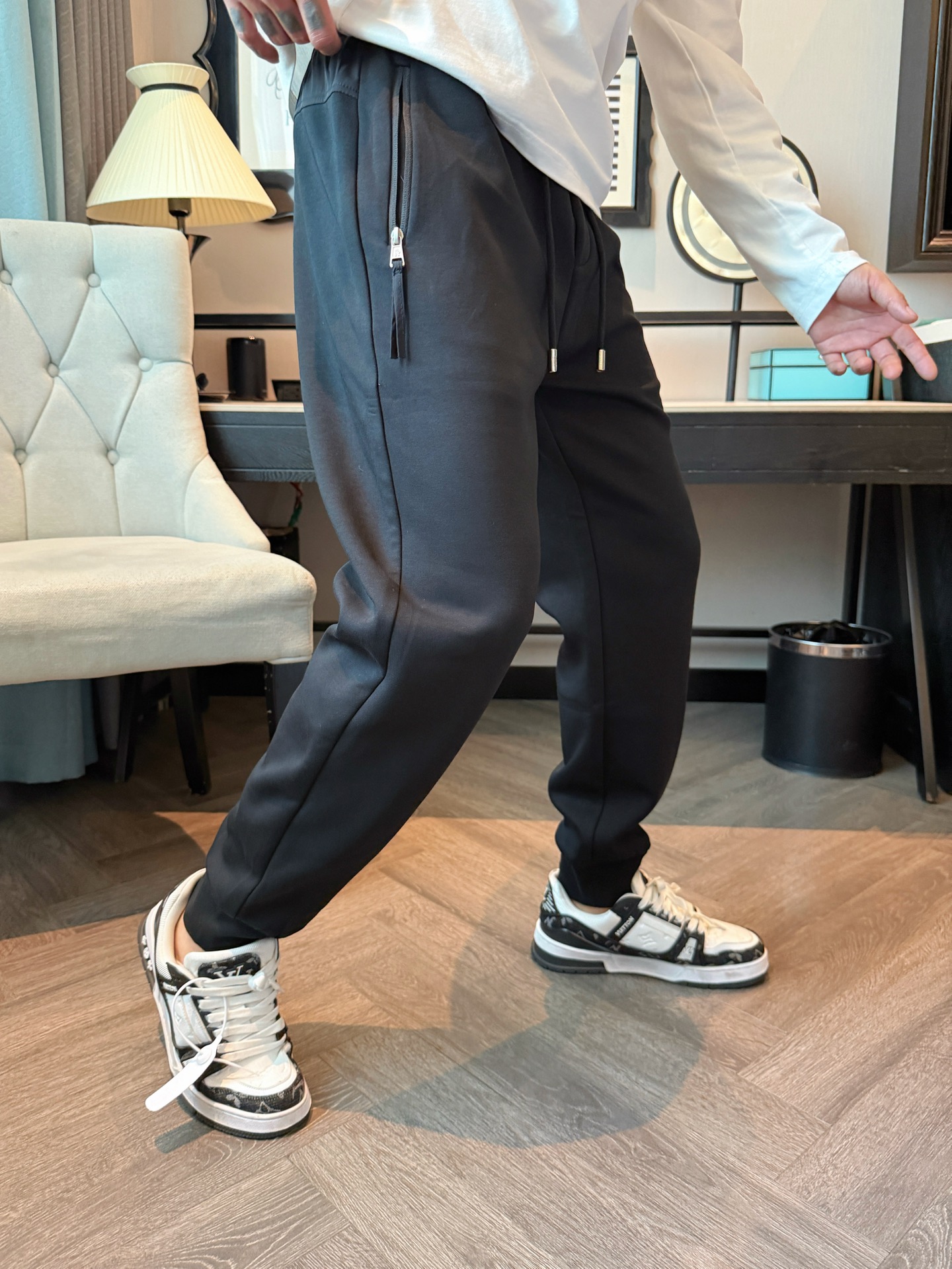 蒙口 顶级货品🐮 🆕2025秋冬新款休闲裤！官网同步发售。品牌经典LOGO休闲裤 ，定制面料，舒适度极好