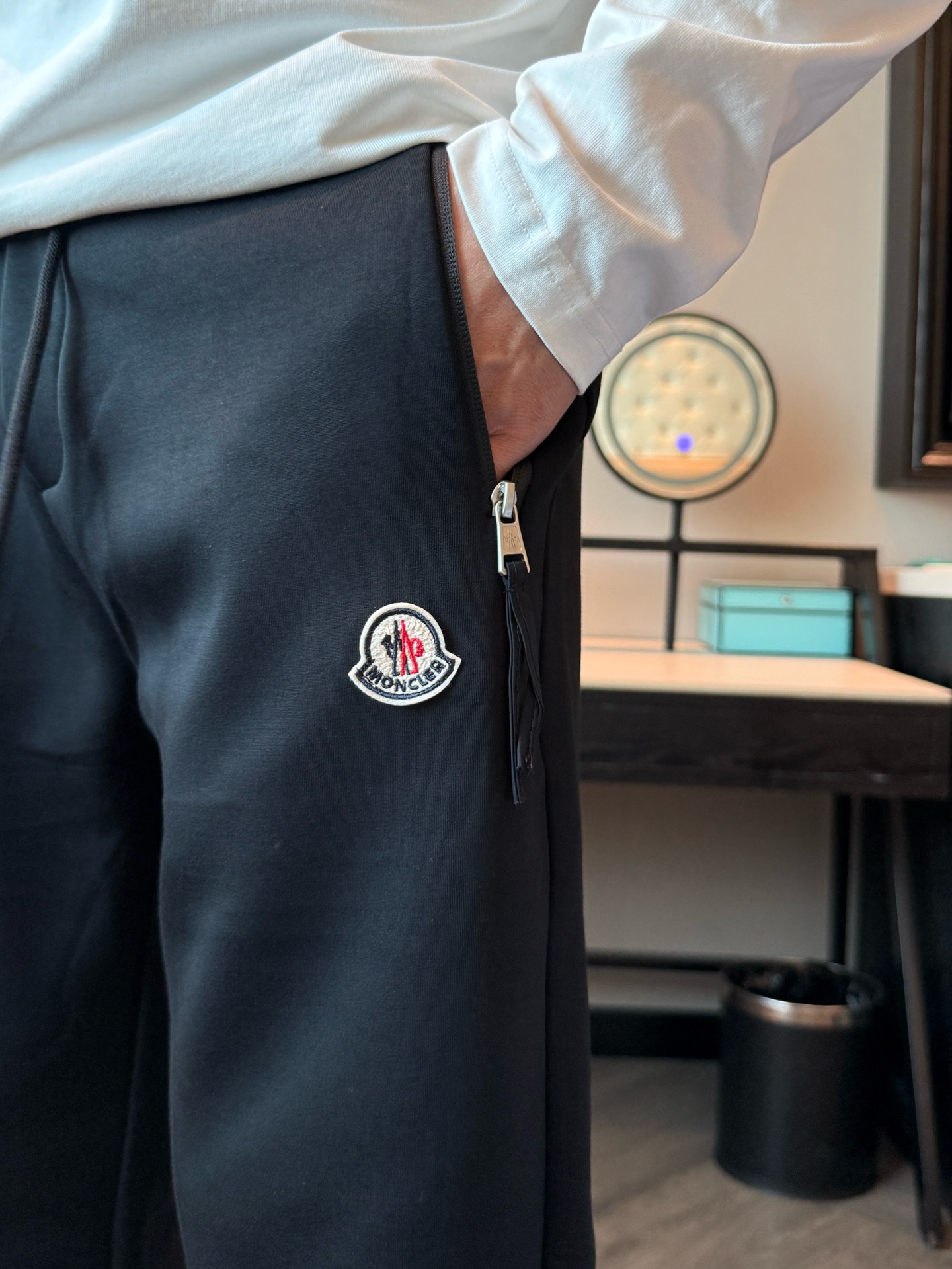 蒙口 顶级货品🐮 🆕2025秋冬新款休闲裤！官网同步发售。品牌经典LOGO休闲裤 ，定制面料，舒适度极好