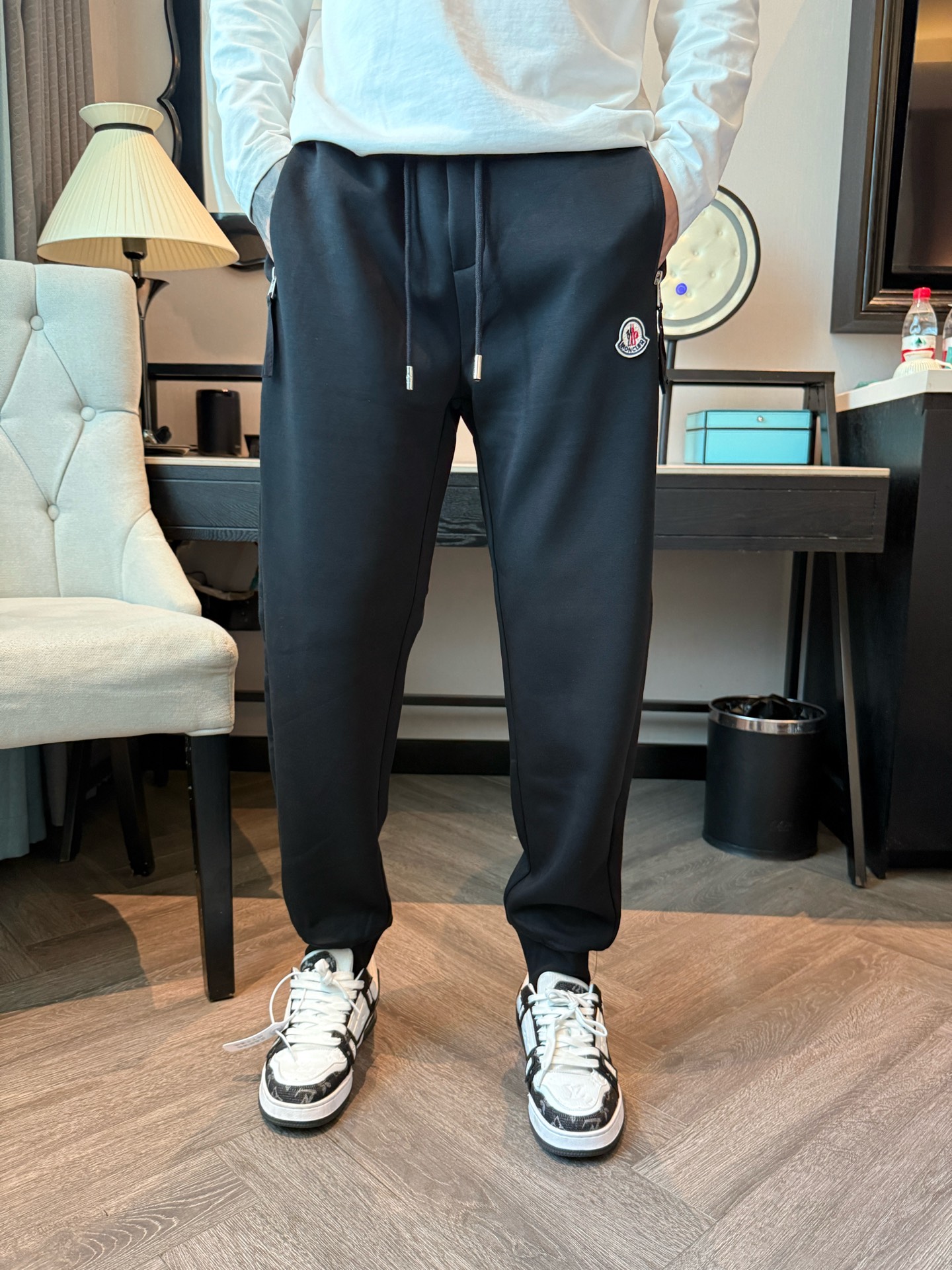 蒙口 顶级货品🐮 🆕2025秋冬新款休闲裤！官网同步发售。品牌经典LOGO休闲裤 ，定制面料，舒适度极好