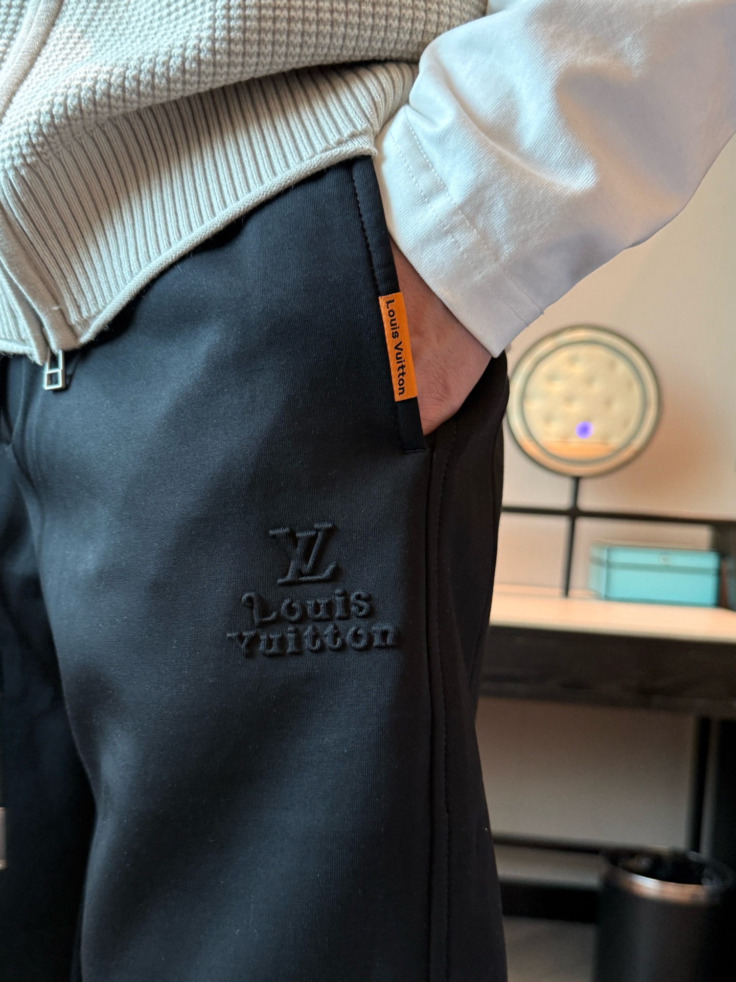 LV 顶级货品🐮 🆕2025秋冬新款休闲裤！官网同步发售。品牌经典LOGO休闲裤 ，定制面料，舒适度极好