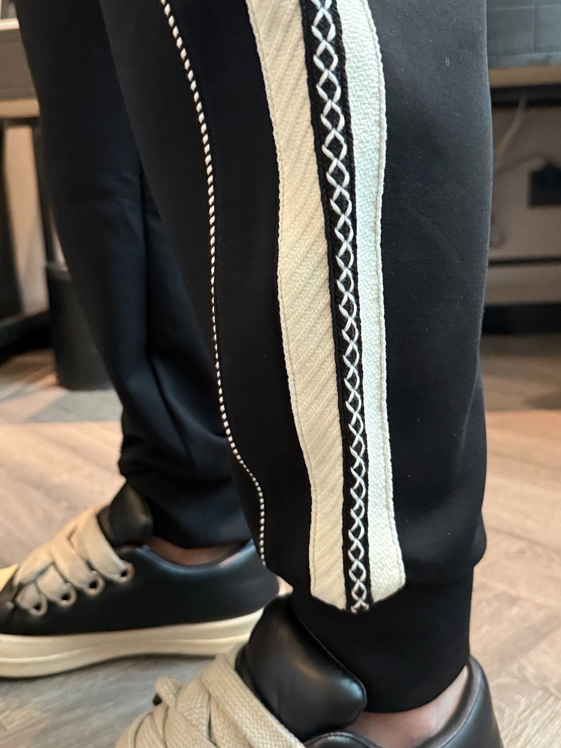 罗意威 顶级货品🐮 🆕2025秋冬新款休闲裤！官网同步发售。品牌经典LOGO休闲裤 ，定制面料，舒适度极