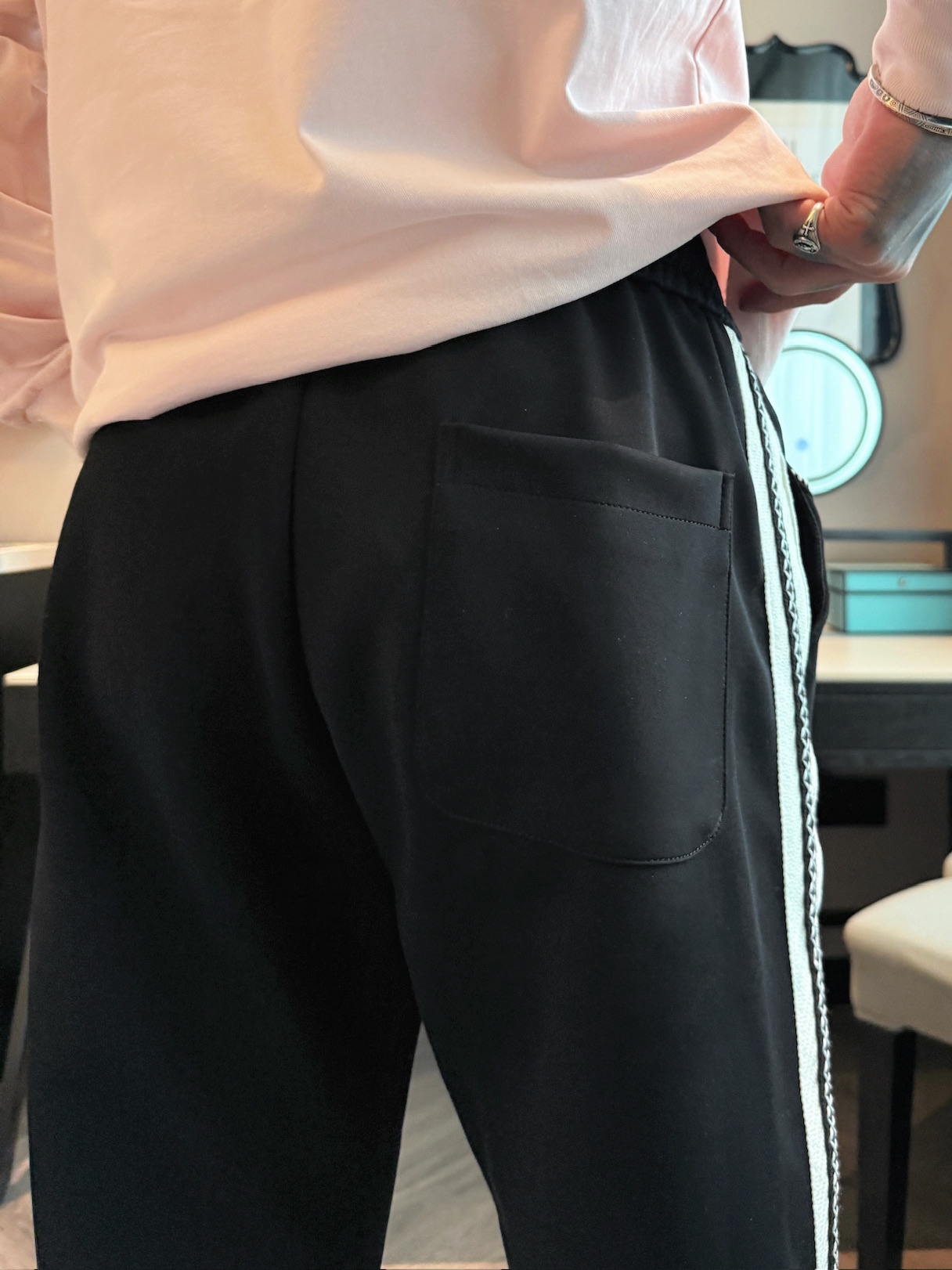 罗意威 顶级货品🐮 🆕2025秋冬新款休闲裤！官网同步发售。品牌经典LOGO休闲裤 ，定制面料，舒适度极