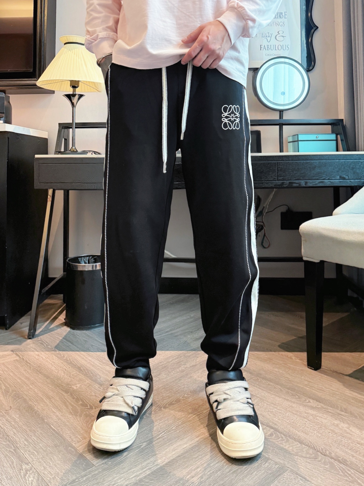 罗意威 顶级货品🐮 🆕2025秋冬新款休闲裤！官网同步发售。品牌经典LOGO休闲裤 ，定制面料，舒适度极