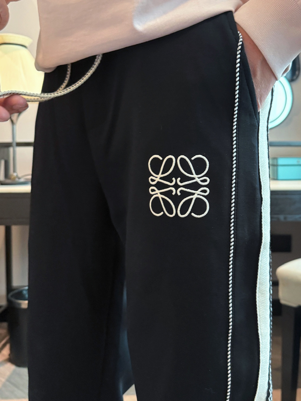 罗意威 顶级货品🐮 🆕2025秋冬新款休闲裤！官网同步发售。品牌经典LOGO休闲裤 ，定制面料，舒适度极