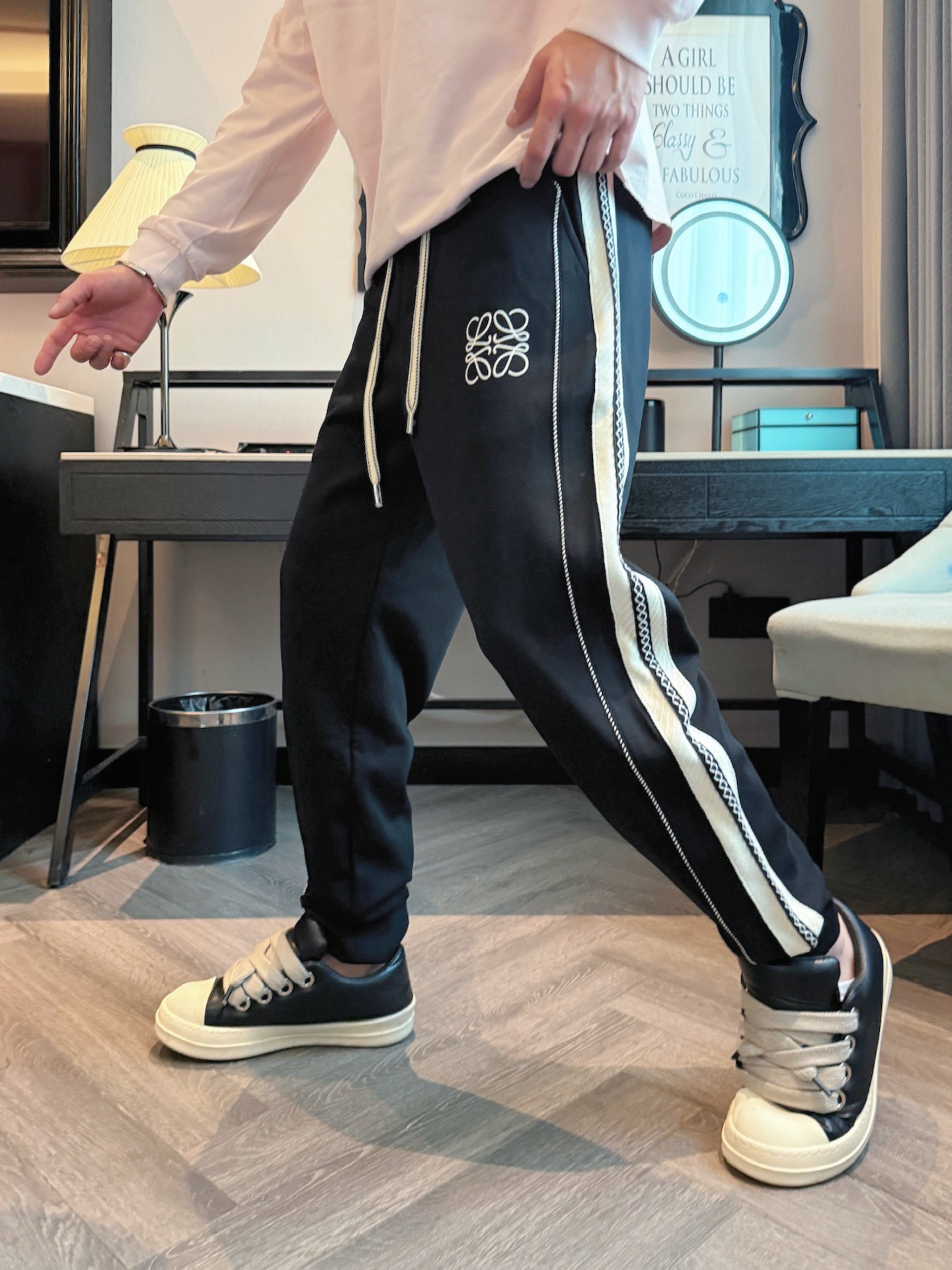 罗意威 顶级货品🐮 🆕2025秋冬新款休闲裤！官网同步发售。品牌经典LOGO休闲裤 ，定制面料，舒适度极