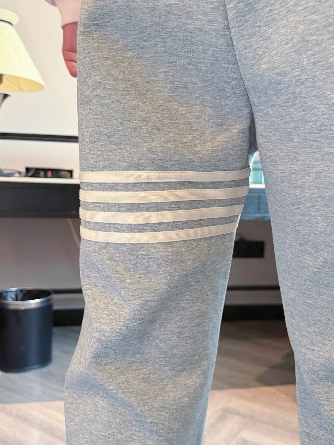 TB 顶级货品🐮 🆕2025秋冬新款休闲裤！官网同步发售。品牌经典LOGO休闲裤 ，定制面料，舒适度极好