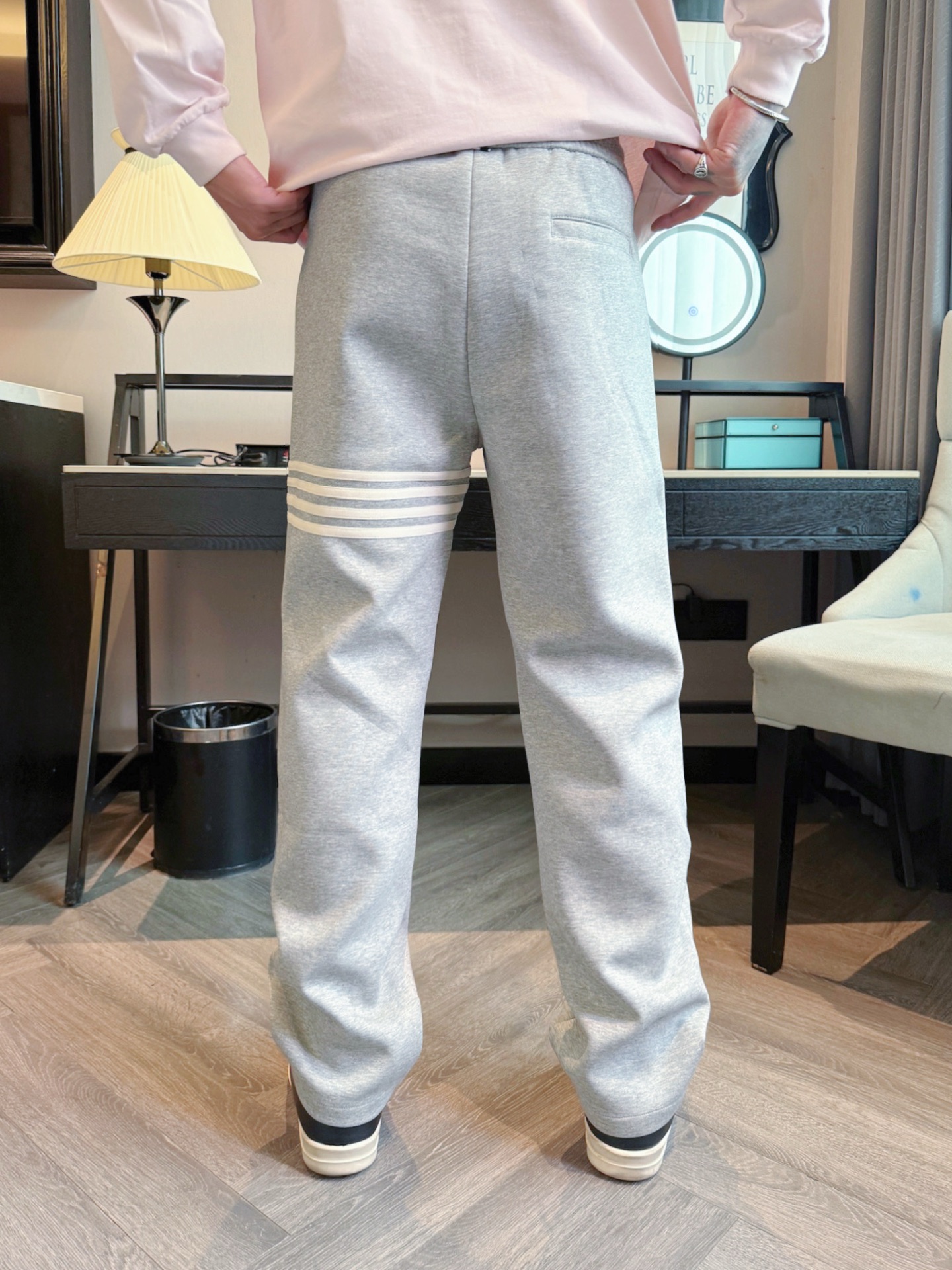 TB 顶级货品🐮 🆕2025秋冬新款休闲裤！官网同步发售。品牌经典LOGO休闲裤 ，定制面料，舒适度极好