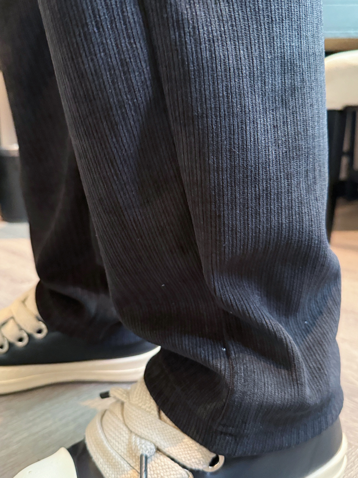 LV 顶级货品🐮 🆕2025秋冬新款休闲裤！官网同步发售。品牌经典LOGO休闲裤 ，定制面料，舒适度极好