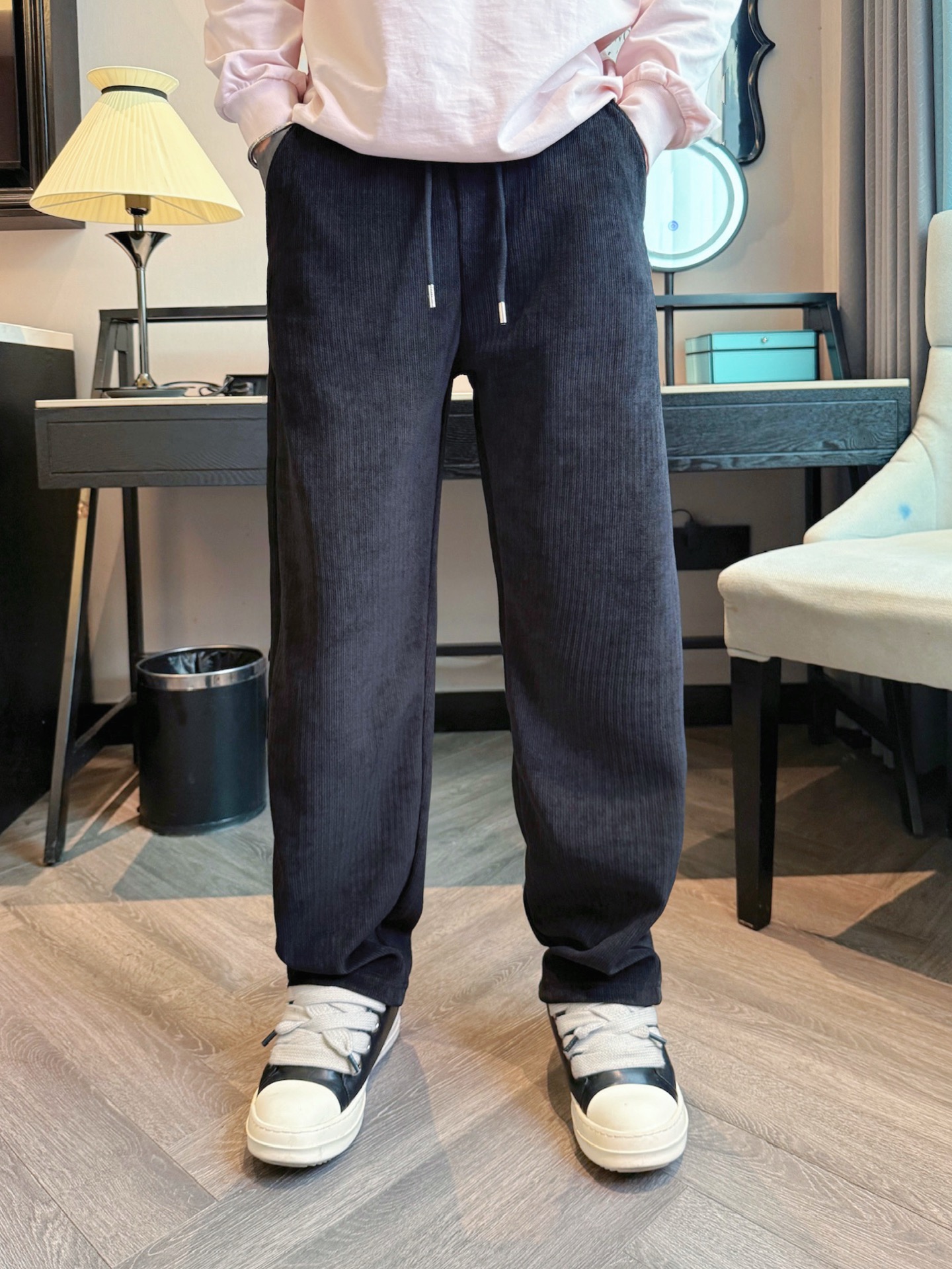 LV 顶级货品🐮 🆕2025秋冬新款休闲裤！官网同步发售。品牌经典LOGO休闲裤 ，定制面料，舒适度极好