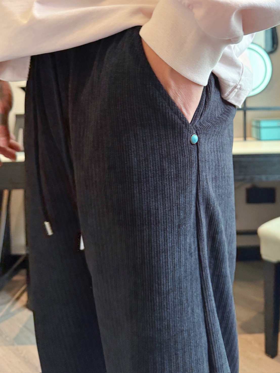 LV 顶级货品🐮 🆕2025秋冬新款休闲裤！官网同步发售。品牌经典LOGO休闲裤 ，定制面料，舒适度极好