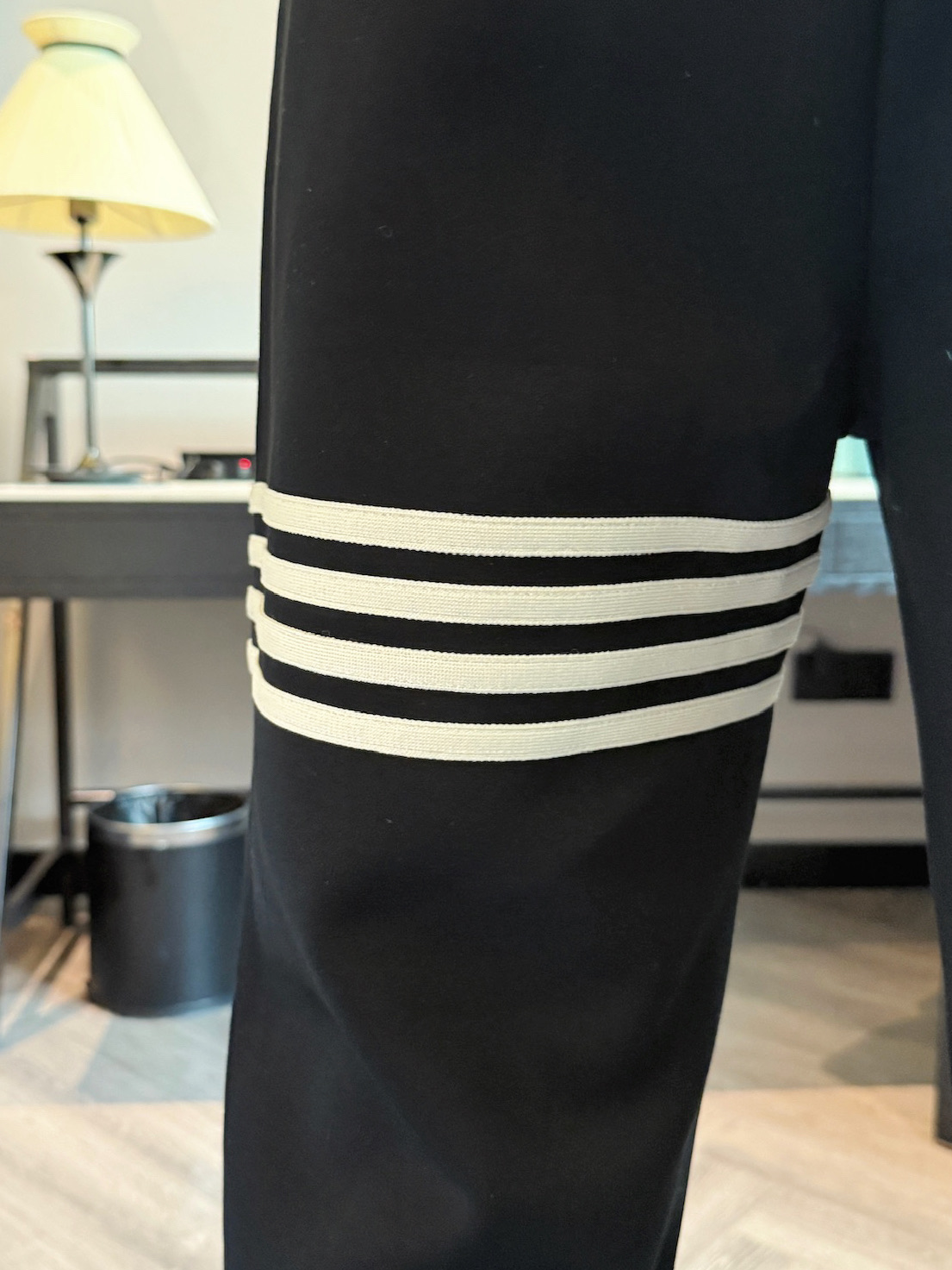 TB 顶级货品🐮 🆕2025秋冬新款休闲裤！官网同步发售。品牌经典LOGO休闲裤 ，定制面料，舒适度极好