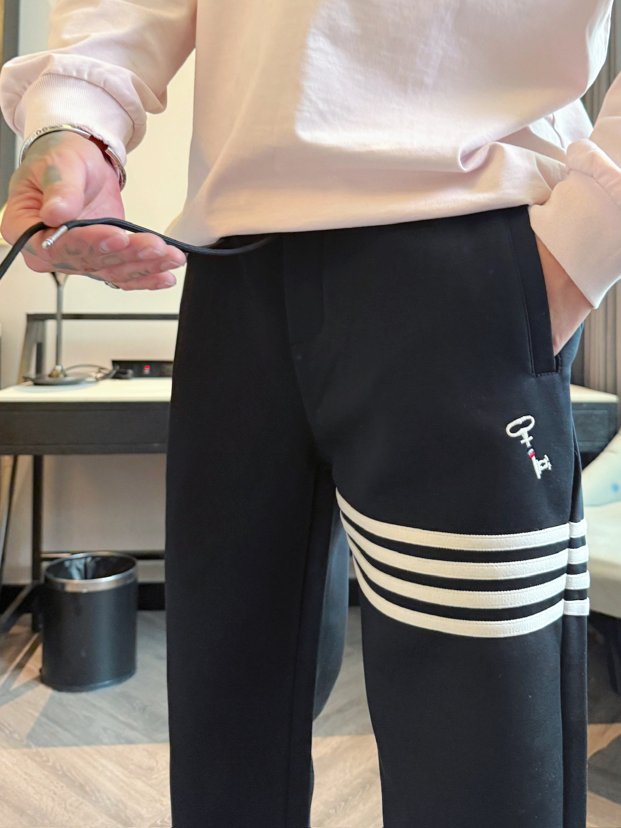 TB 顶级货品🐮 🆕2025秋冬新款休闲裤！官网同步发售。品牌经典LOGO休闲裤 ，定制面料，舒适度极好