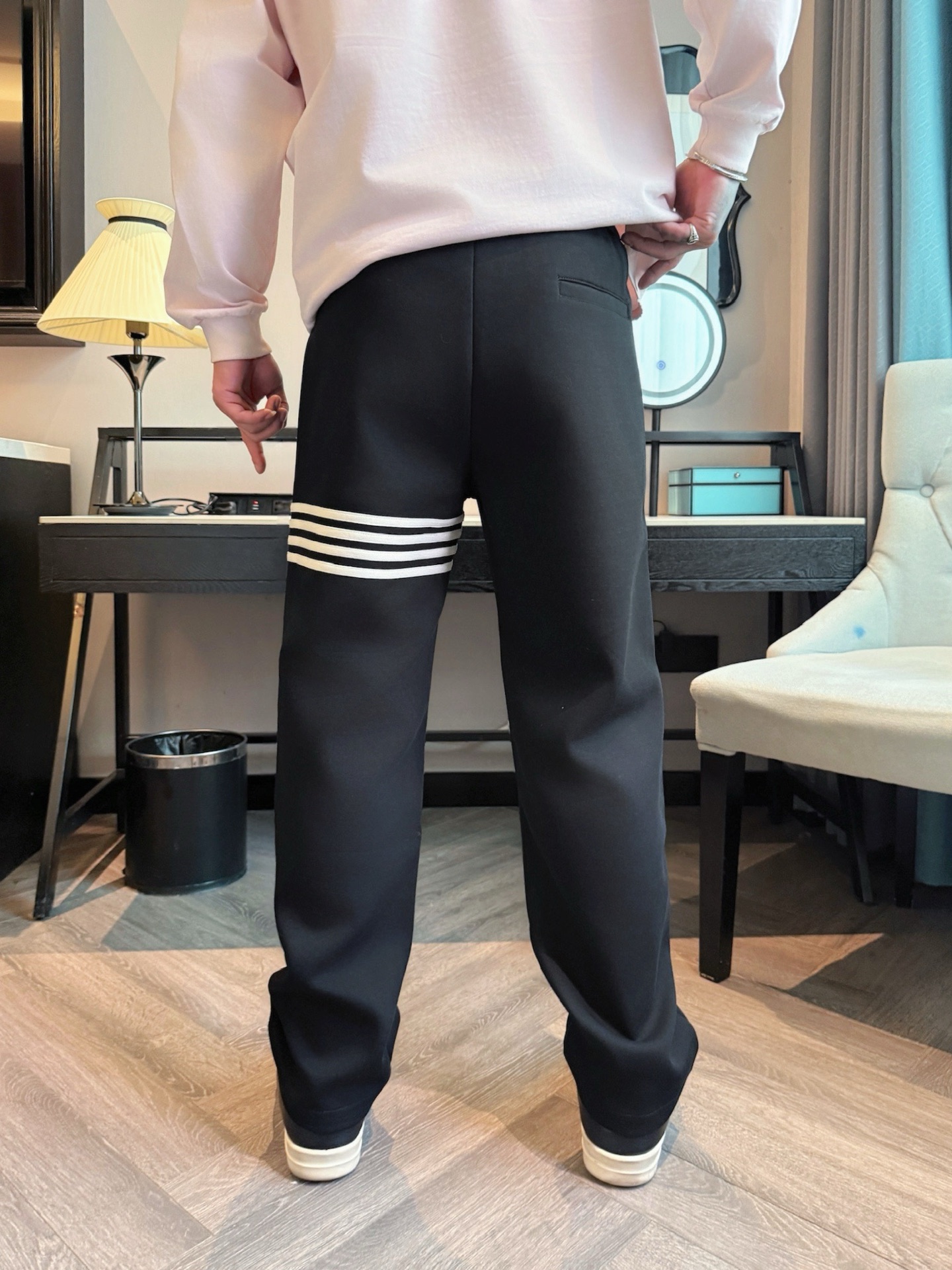 TB 顶级货品🐮 🆕2025秋冬新款休闲裤！官网同步发售。品牌经典LOGO休闲裤 ，定制面料，舒适度极好