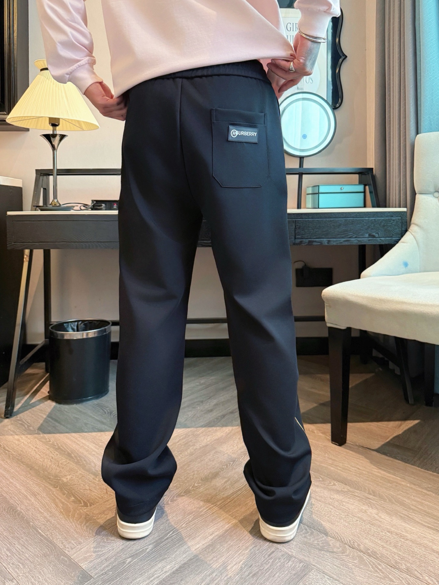 巴宝莉 顶级货品🐮 🆕2025秋冬新款休闲裤！官网同步发售。品牌经典LOGO休闲裤 ，定制面料，舒适度极