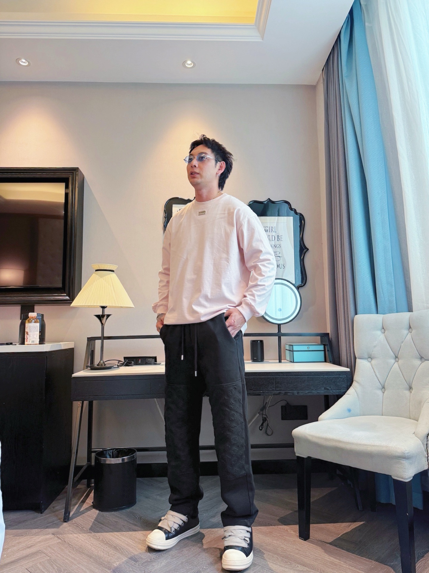 LV 顶级货品🐮 🆕2025秋冬新款休闲裤！官网同步发售。品牌经典LOGO休闲裤 ，定制面料，舒适度极好